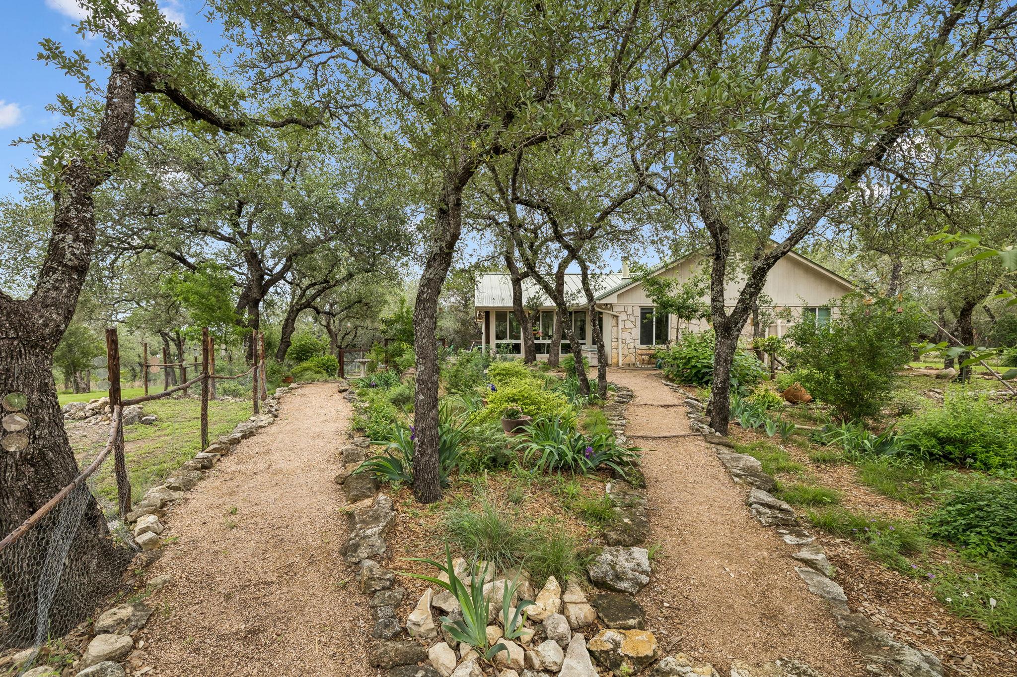 300 Bluff Rd, Spicewood, TX 78669
