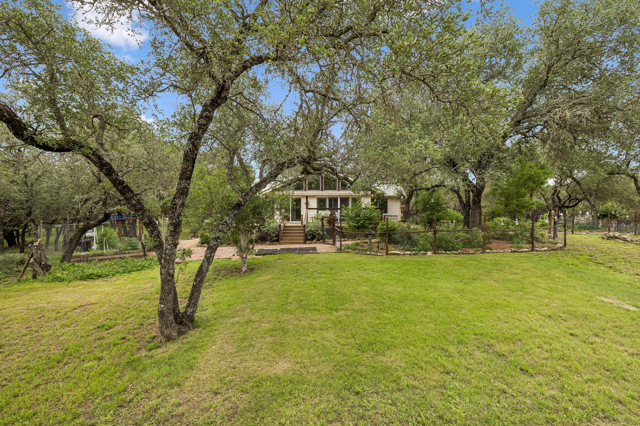 300 Bluff Rd, Spicewood, TX 78669