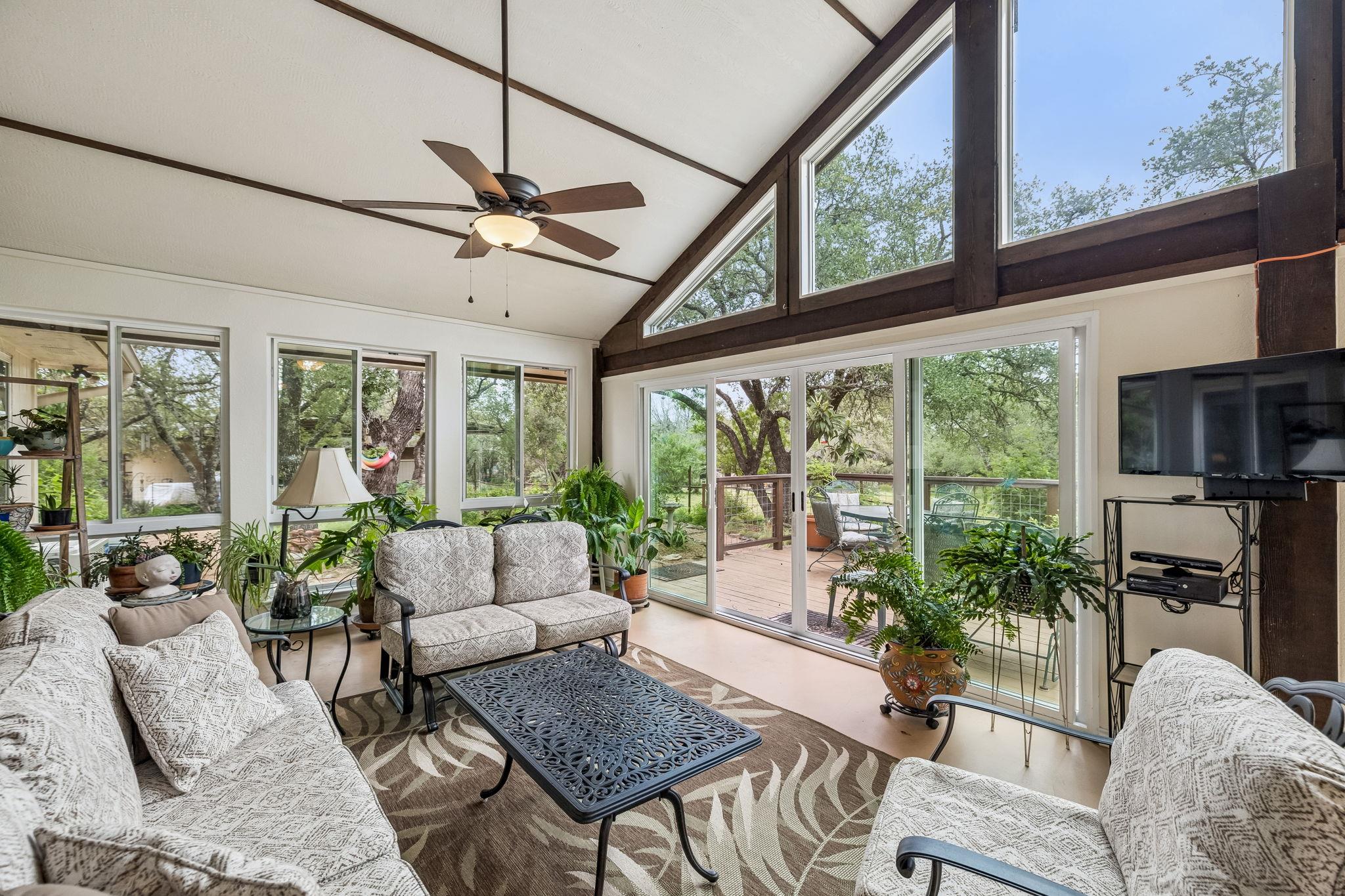 300 Bluff Rd, Spicewood, TX 78669