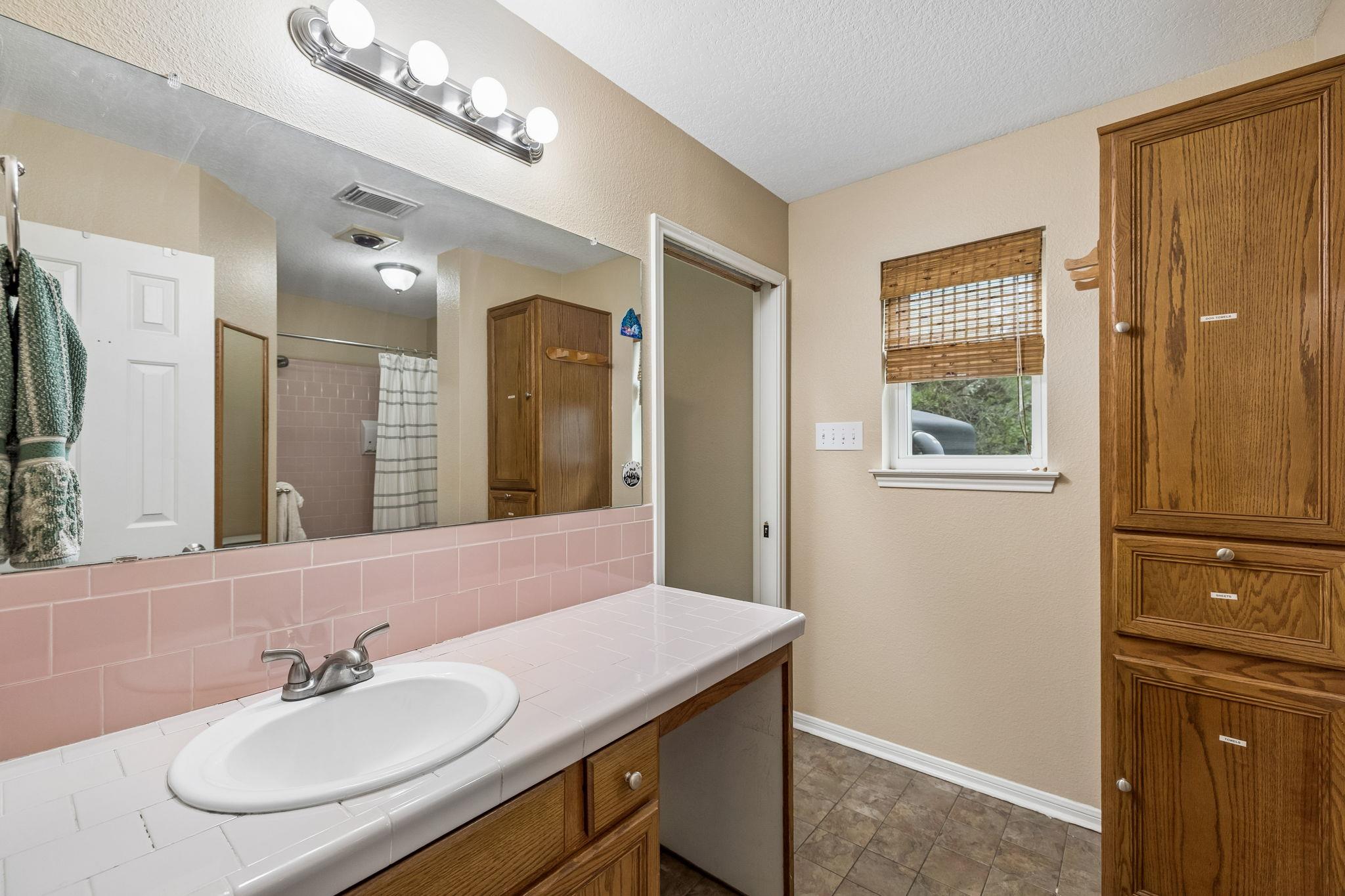 300 Bluff Rd, Spicewood, TX 78669