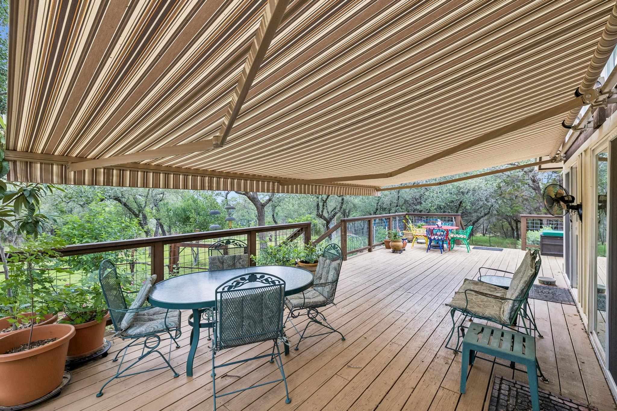 300 Bluff Rd, Spicewood, TX 78669