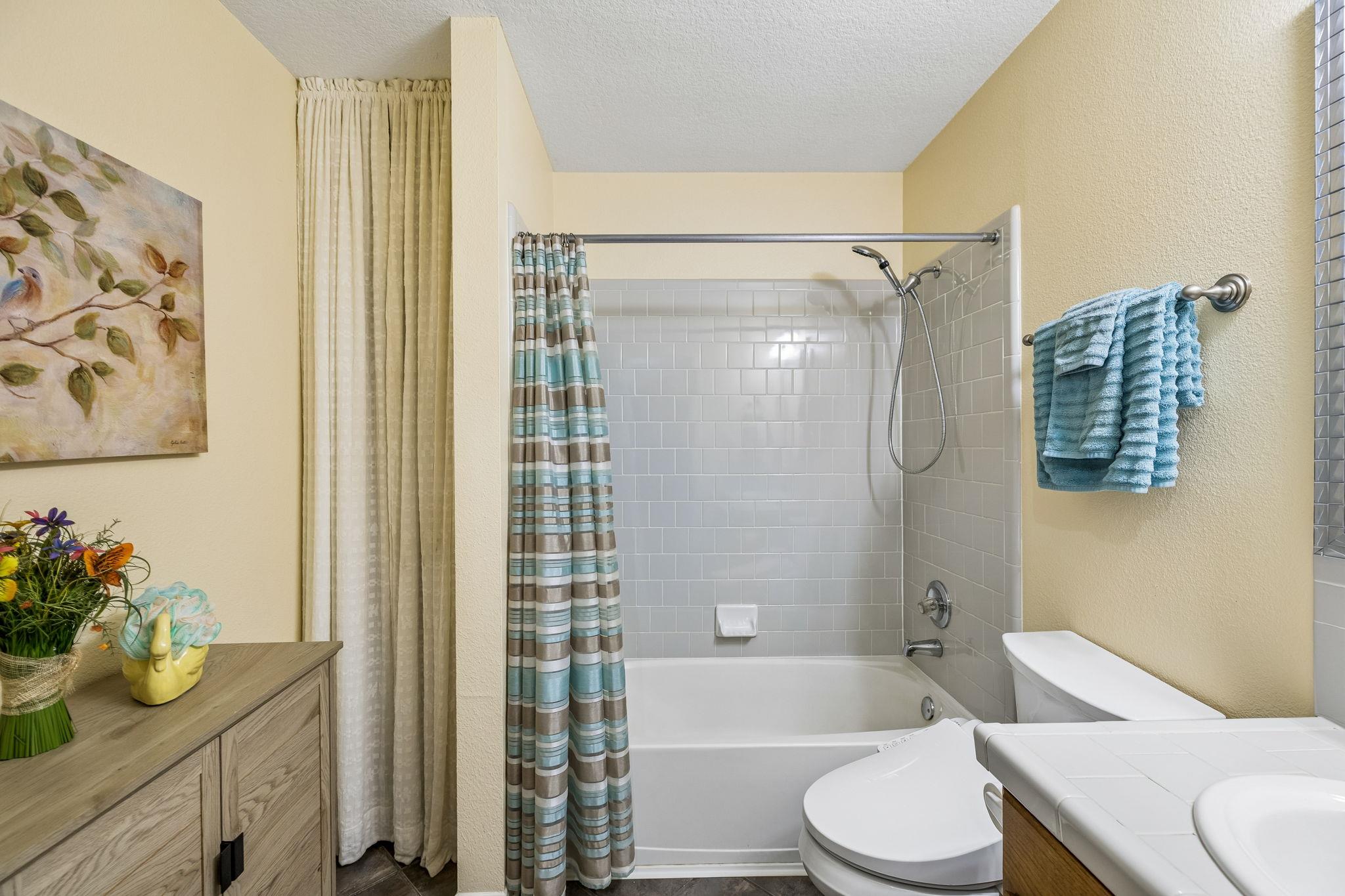 300 Bluff Rd, Spicewood, TX 78669