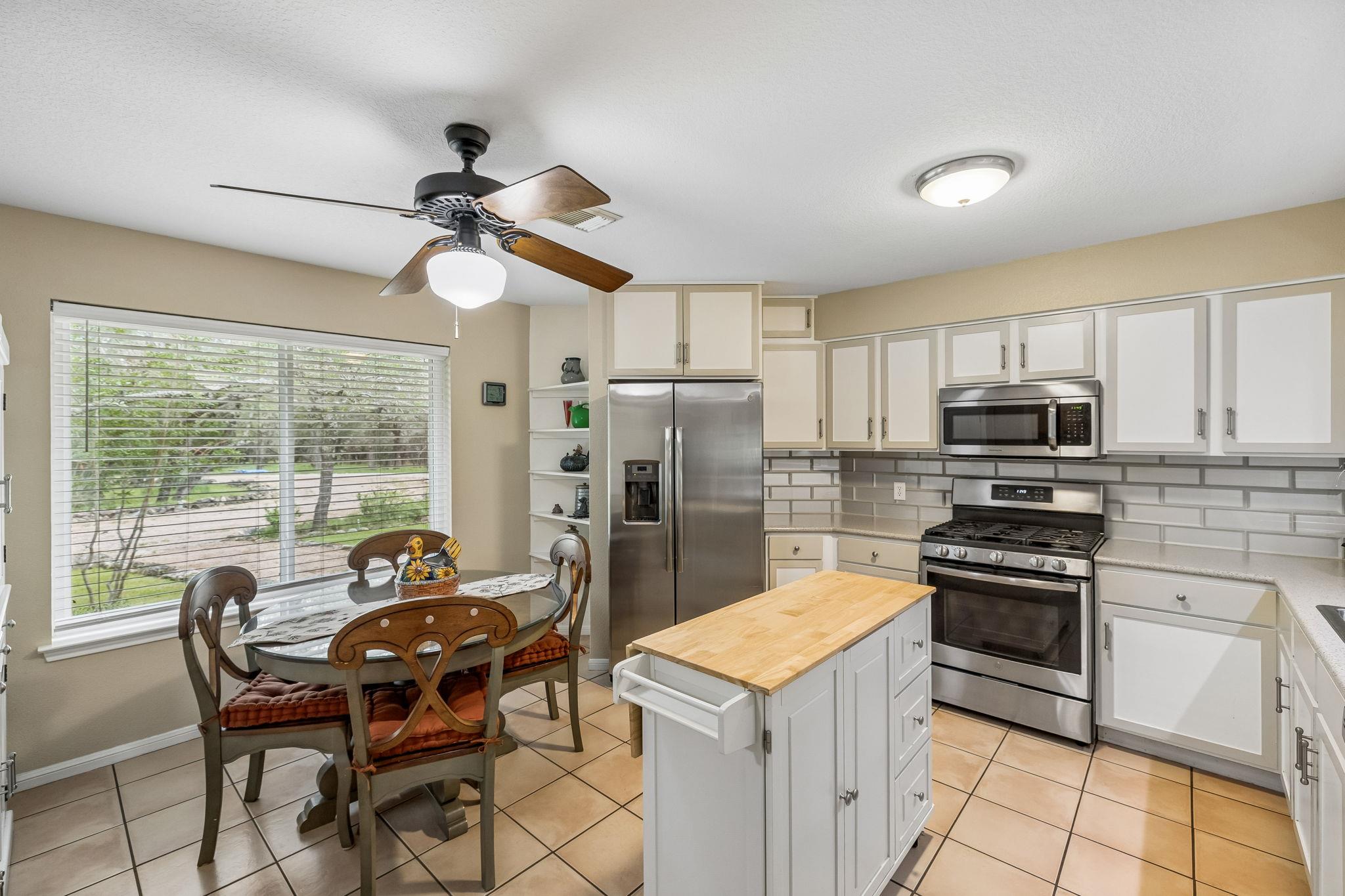 300 Bluff Rd, Spicewood, TX 78669