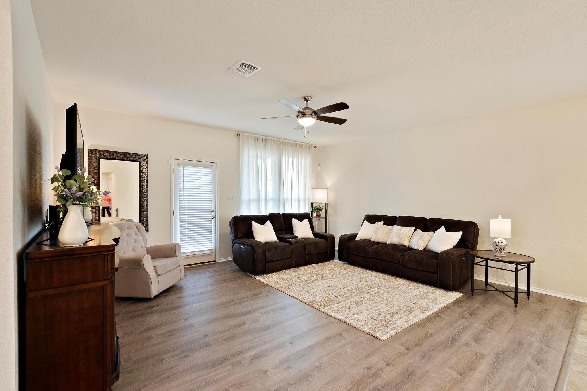 1004 Grand Teton Trl, Taylor, TX 76574
