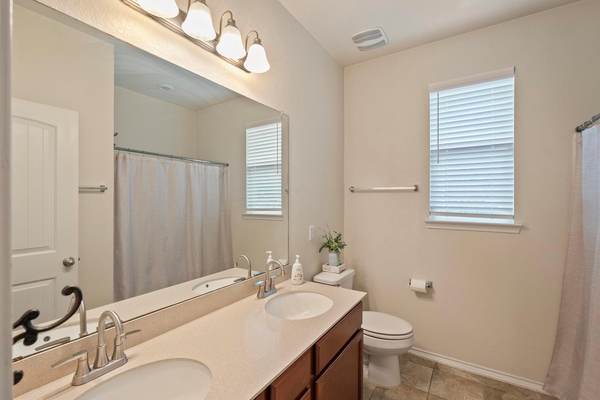 1004 Grand Teton Trl, Taylor, TX 76574