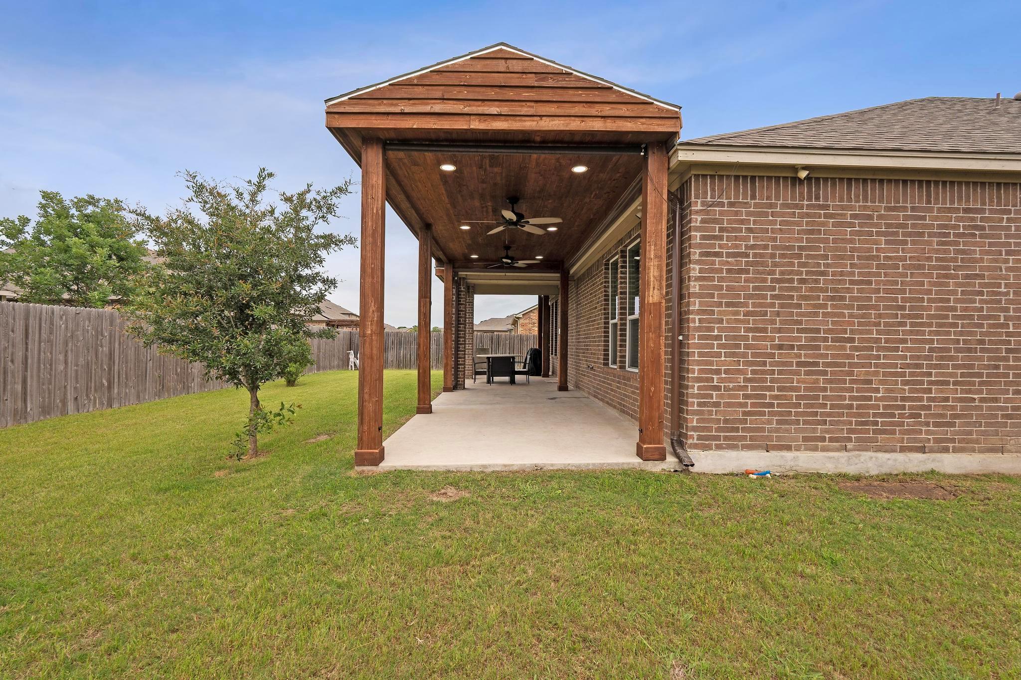1004 Grand Teton Trl, Taylor, TX 76574