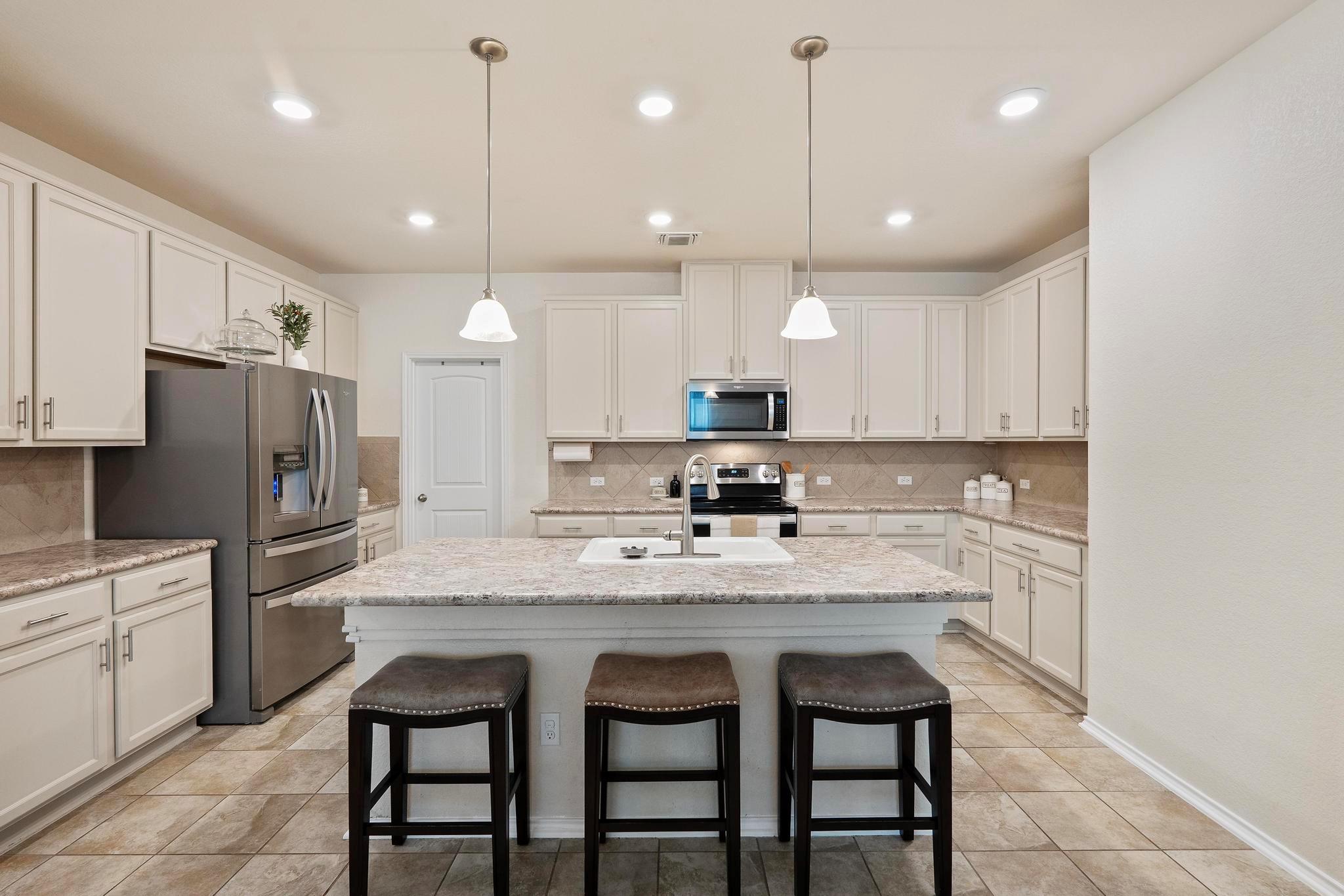 1004 Grand Teton Trl, Taylor, TX 76574