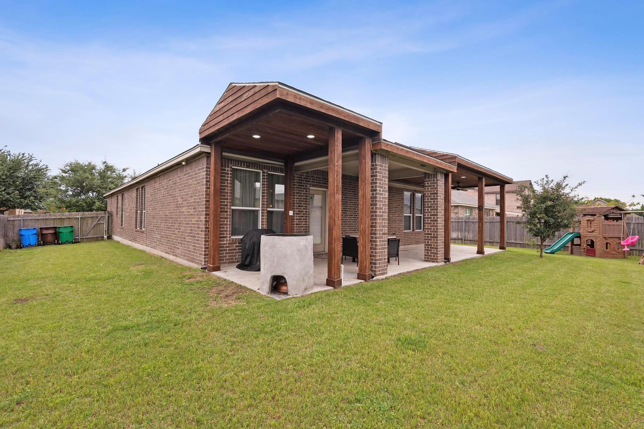 1004 Grand Teton Trl, Taylor, TX 76574