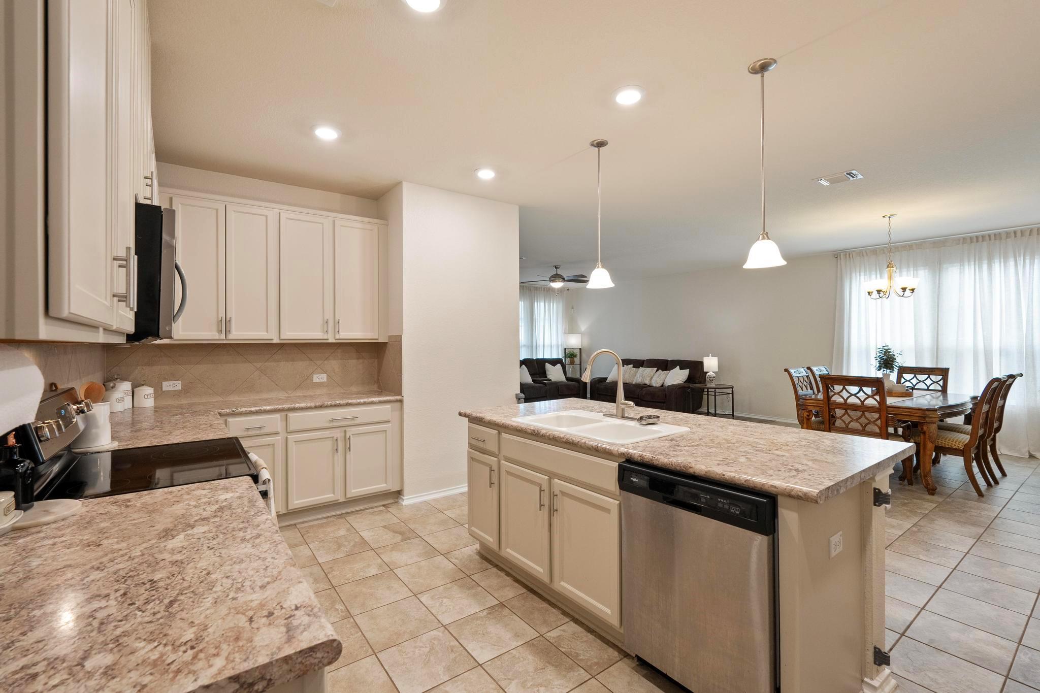 1004 Grand Teton Trl, Taylor, TX 76574