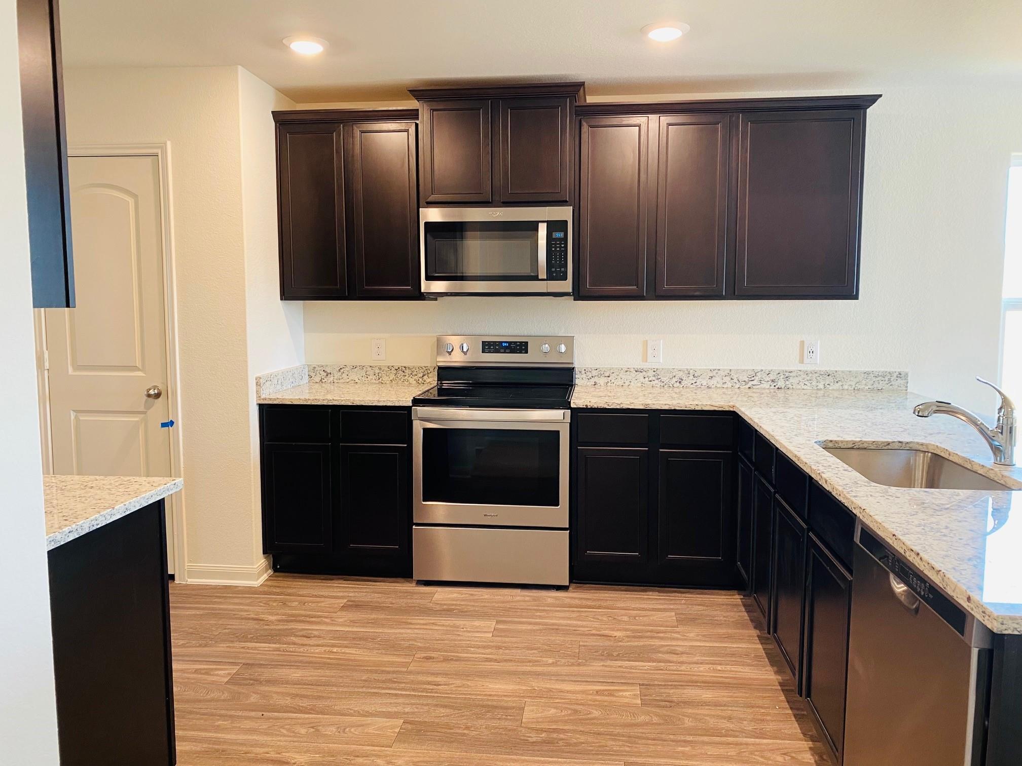 1017 Riverdale Cv, Jarrell, TX 76537