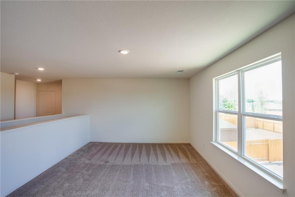 1004 Riverdale Cv, Jarrell, TX 76537