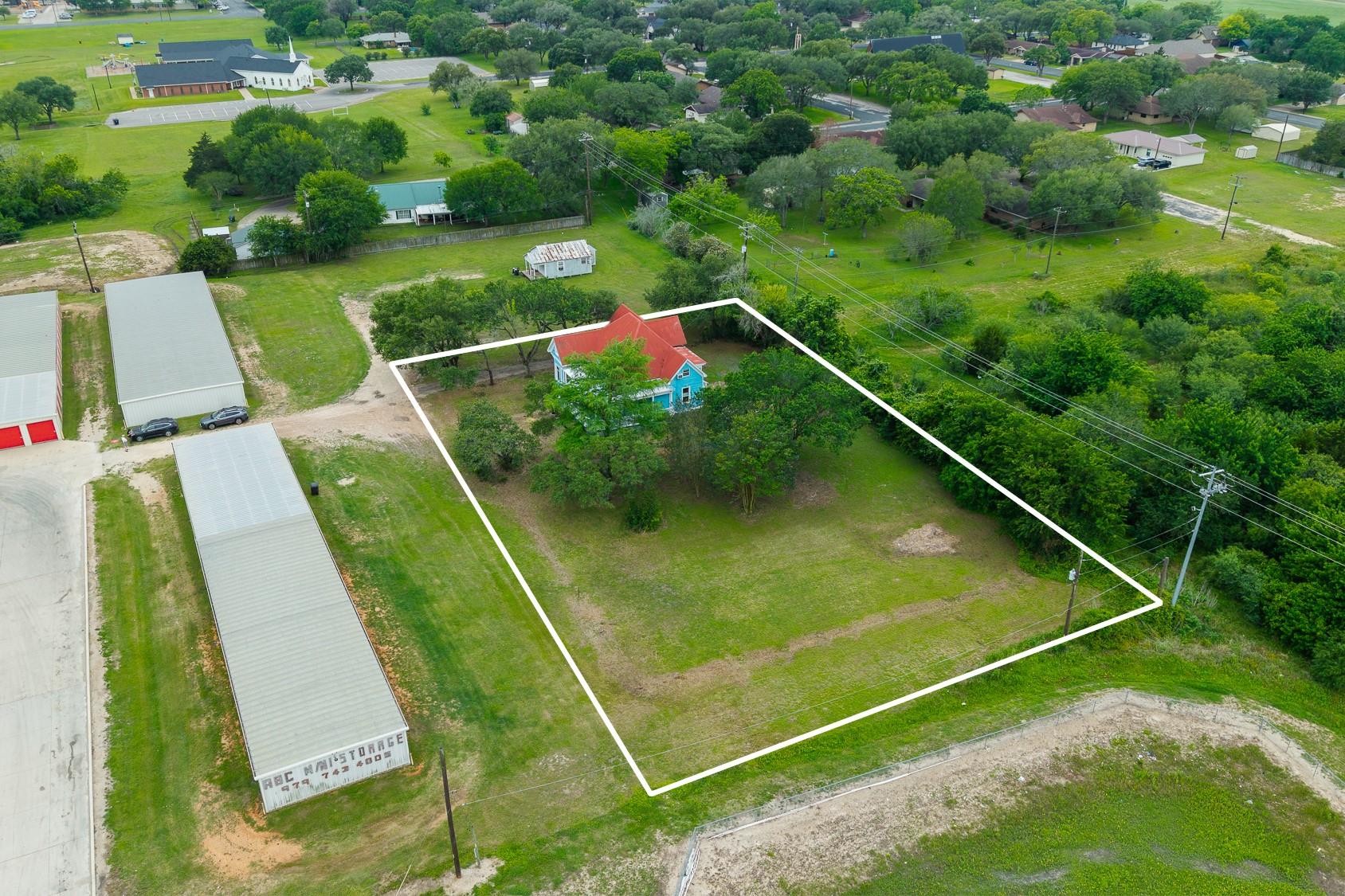 501 Mish Mash Mall Ln, Schulenburg, TX 78956