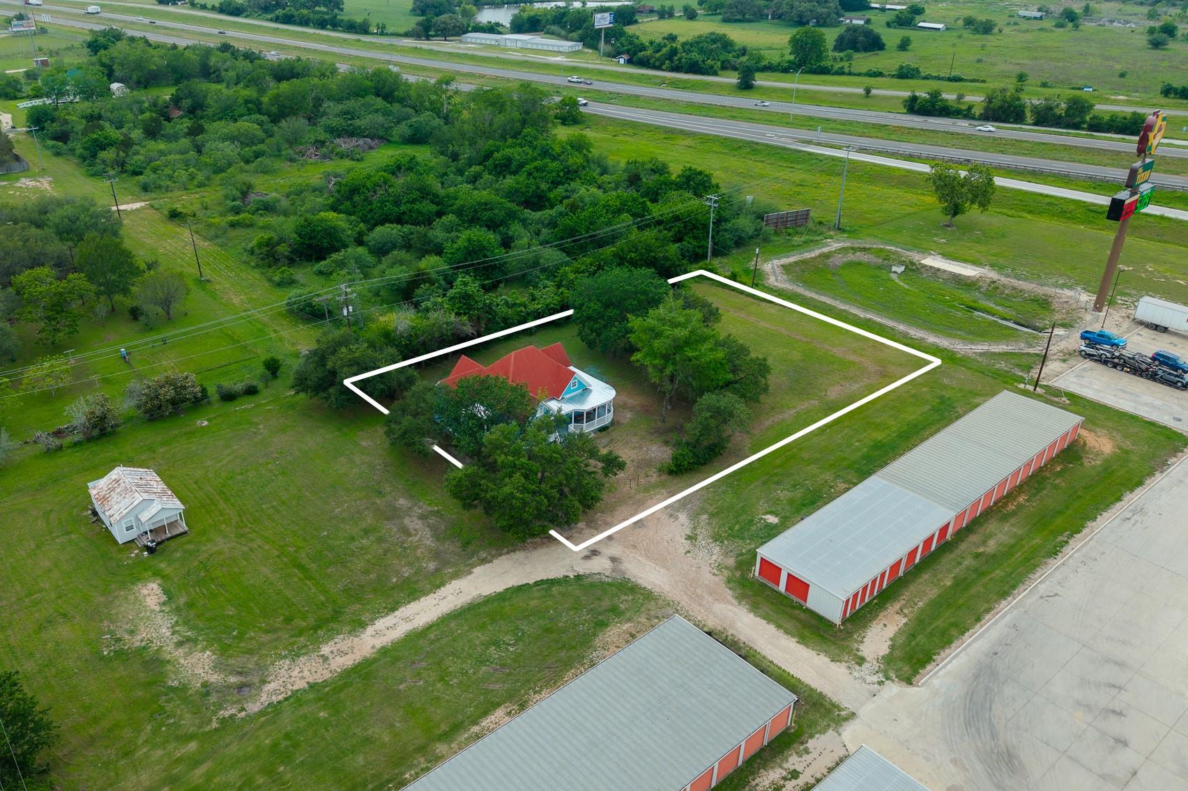501 Mish Mash Mall Ln, Schulenburg, TX 78956