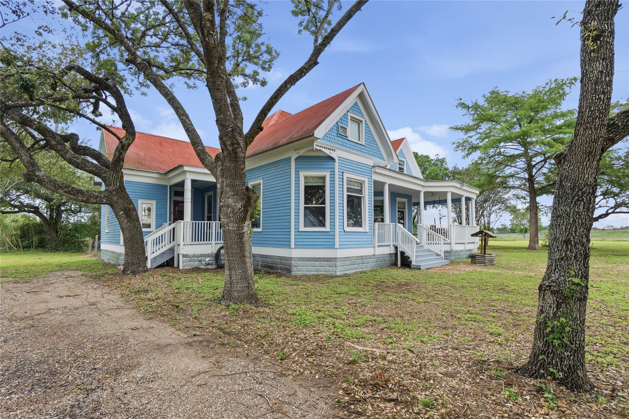 501 Mish Mash Mall Ln, Schulenburg, TX 78956