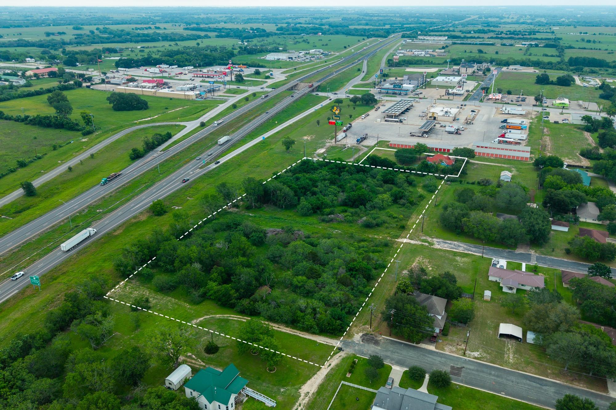 501 Mish Mash Mall Ln, Schulenburg, TX 78956