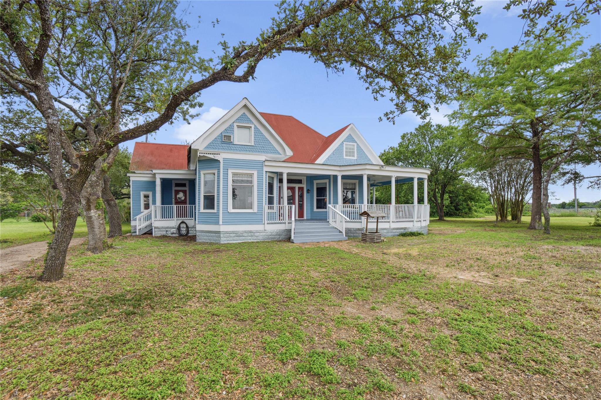 501 Mish Mash Mall Ln, Schulenburg, TX 78956