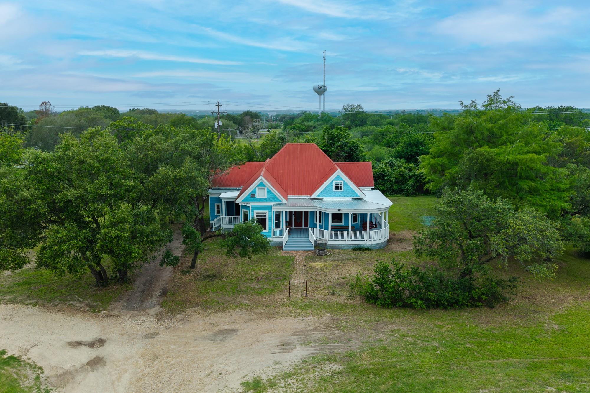 501 Mish Mash Mall Ln, Schulenburg, TX 78956