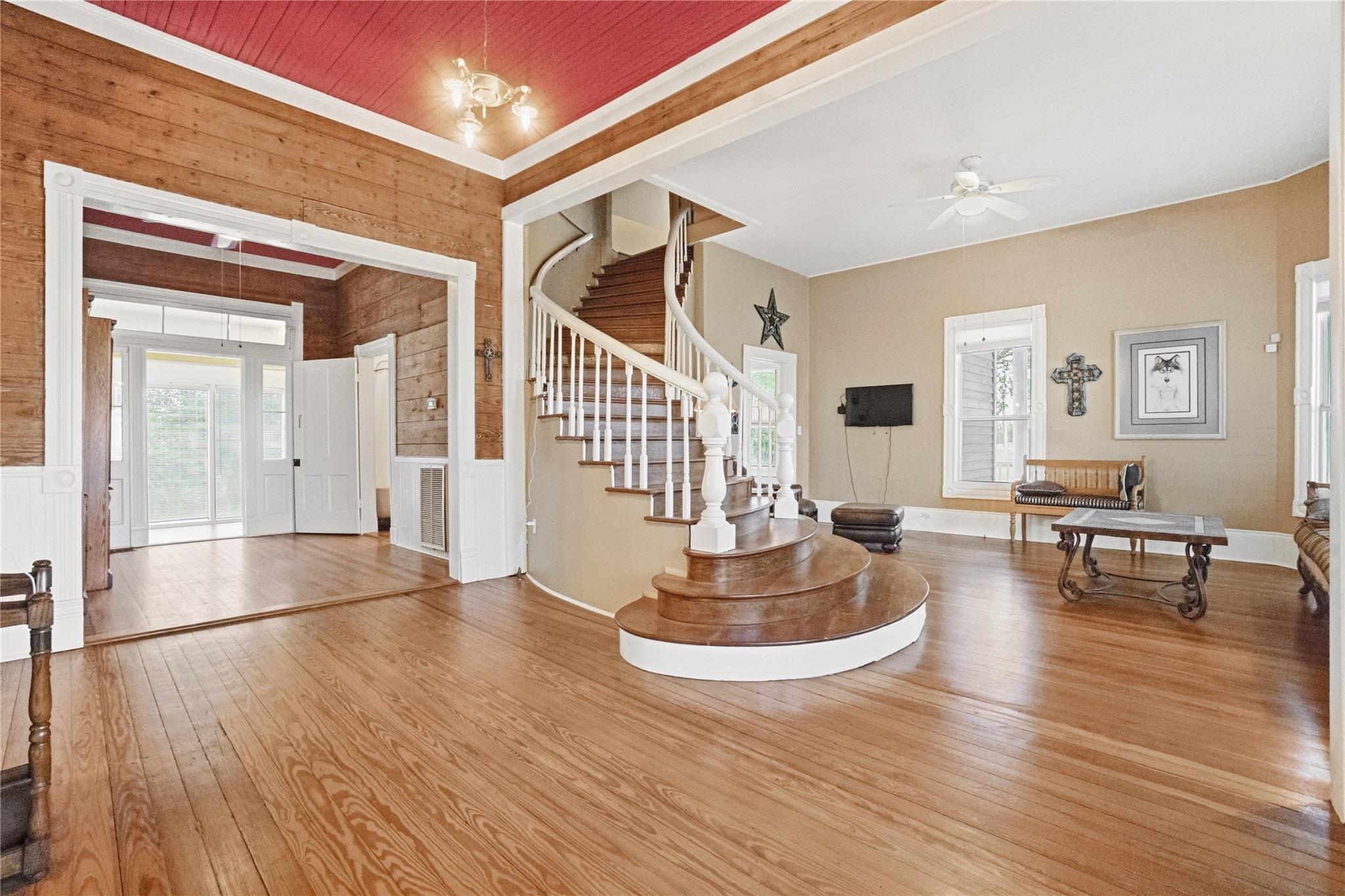 501 Mish Mash Mall Ln, Schulenburg, TX 78956