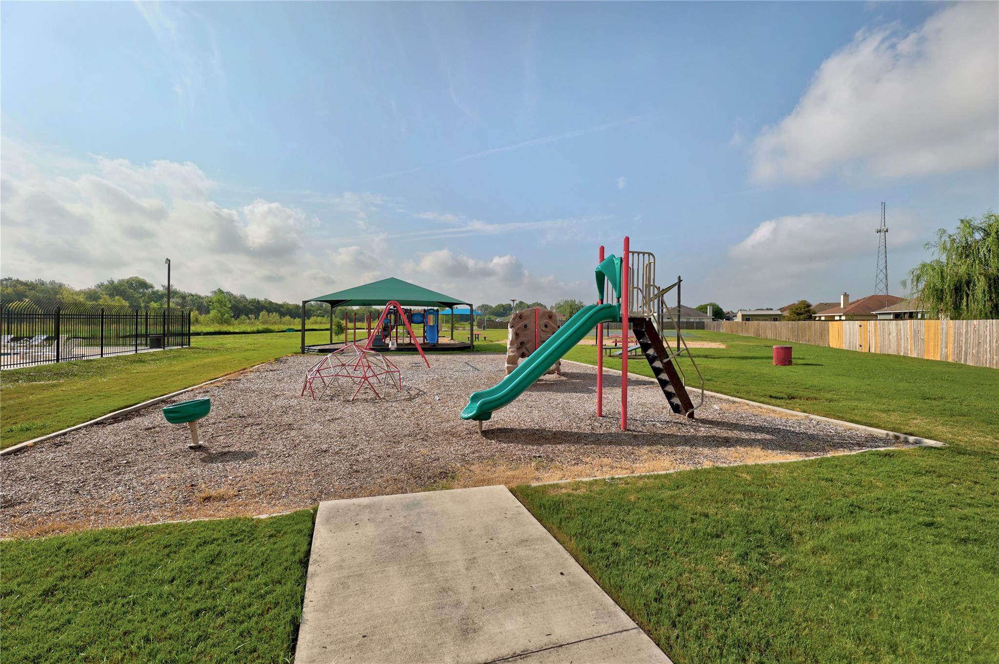 125 Bayliss St, Hutto, TX 78634