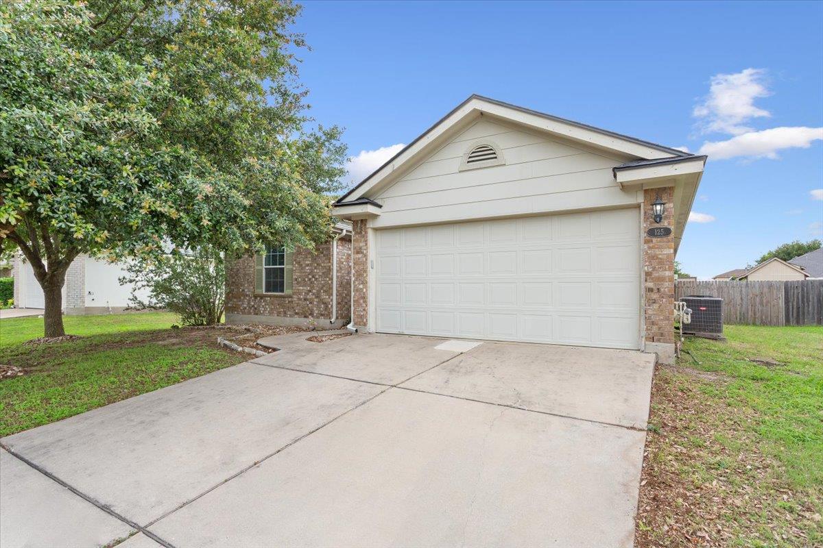 125 Bayliss St, Hutto, TX 78634