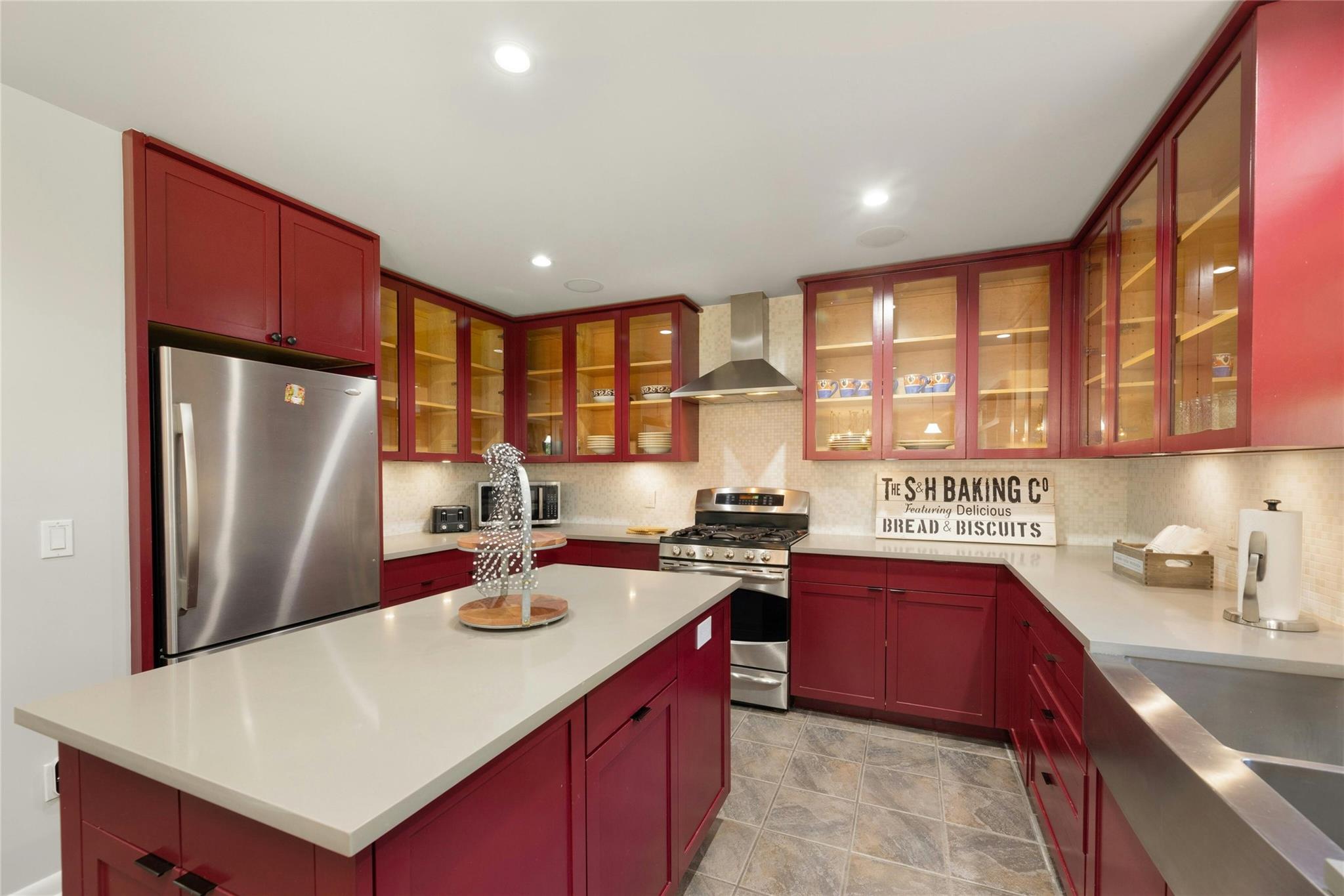 10002 Lake Ridge Dr # Main House, Austin, TX 78733