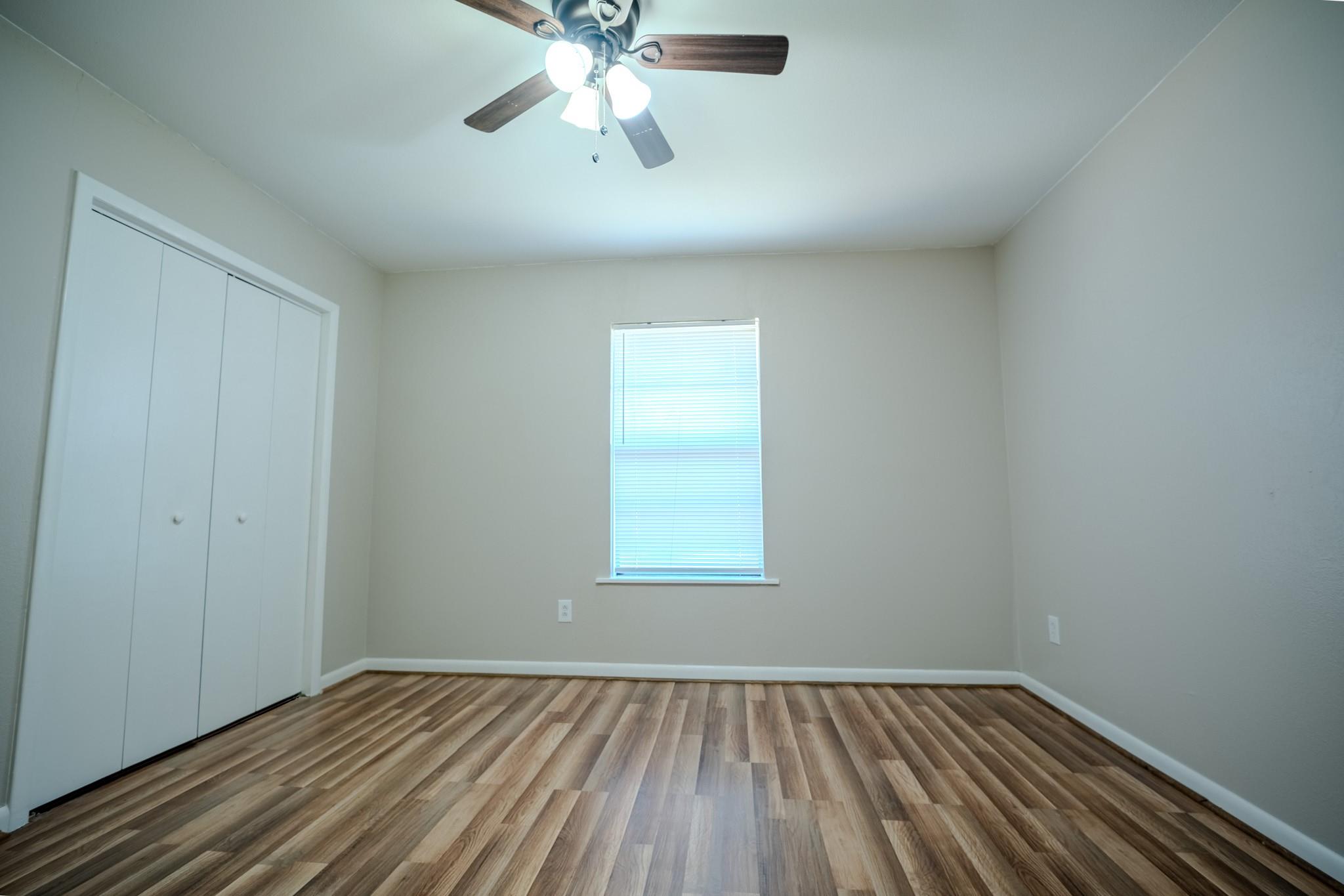 210 LOESCH Dr, Elgin, TX 78621