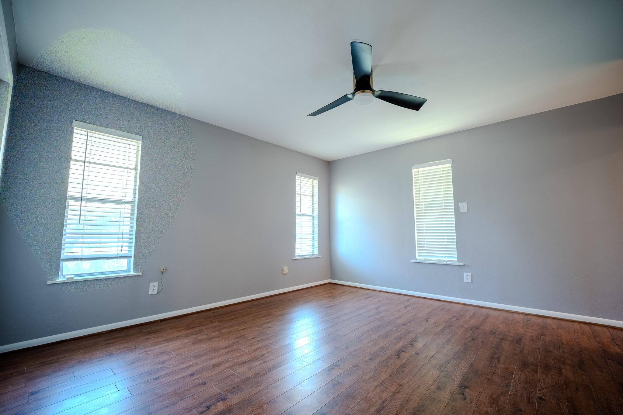 210 LOESCH Dr, Elgin, TX 78621