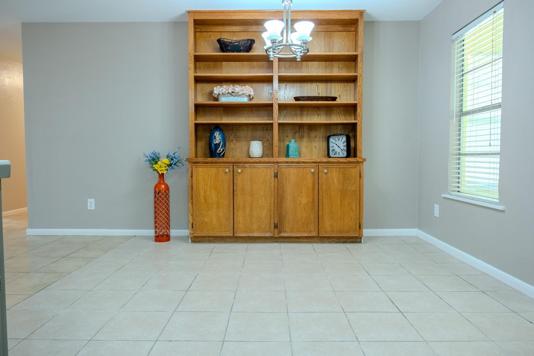 210 LOESCH Dr, Elgin, TX 78621