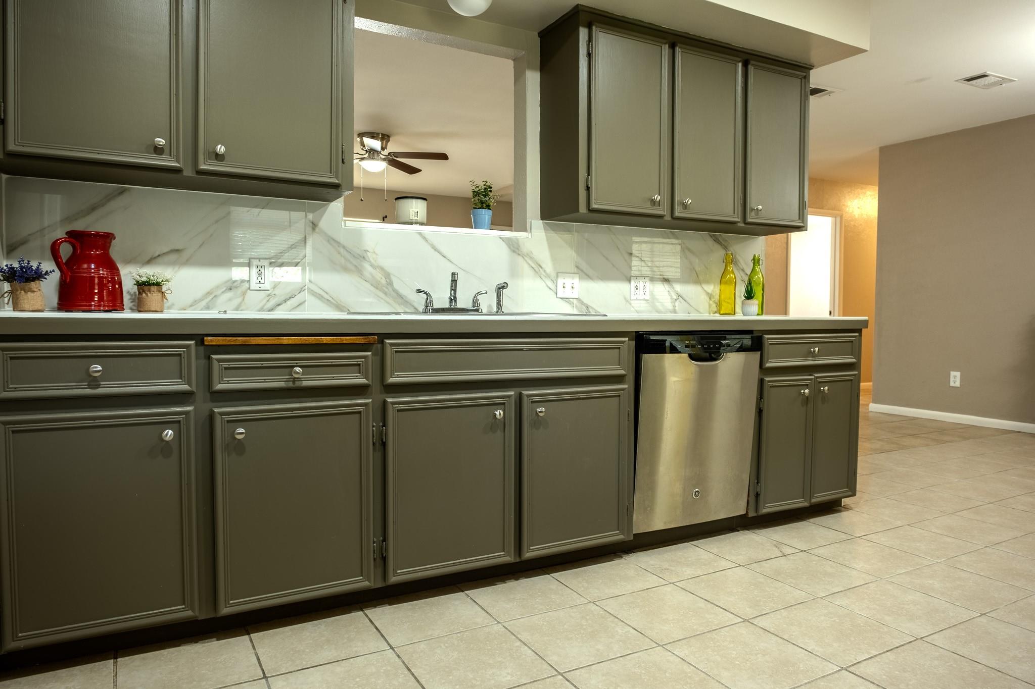 210 LOESCH Dr, Elgin, TX 78621