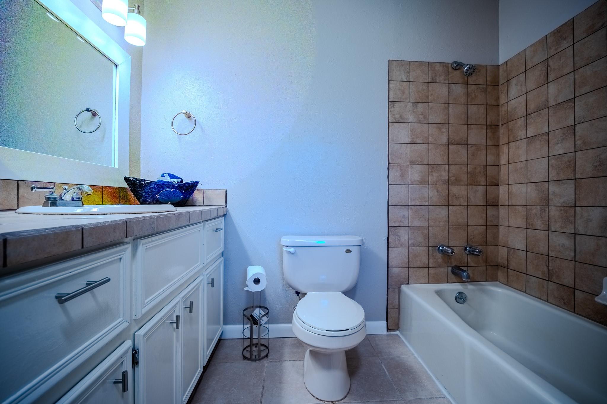 210 LOESCH Dr, Elgin, TX 78621