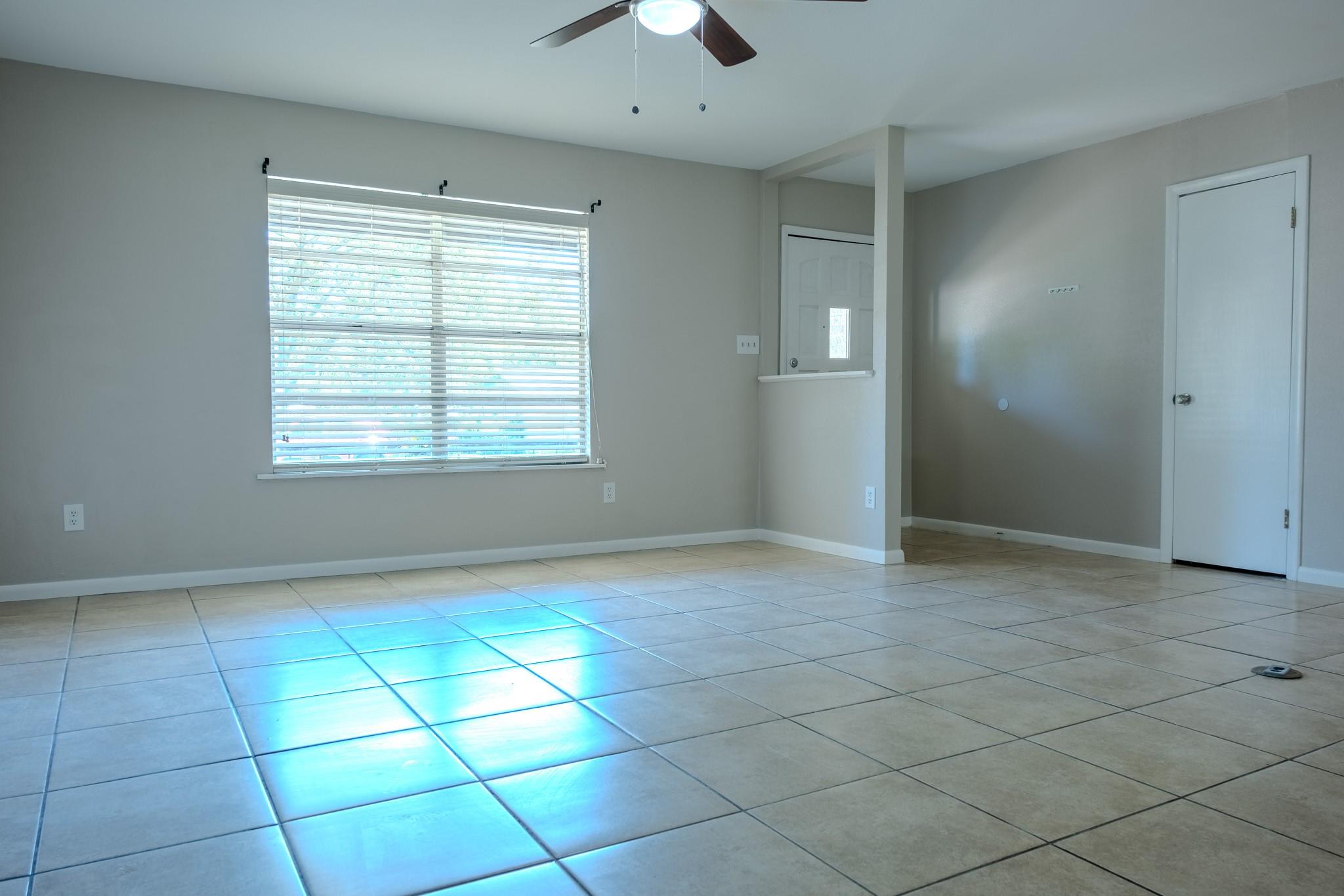 210 LOESCH Dr, Elgin, TX 78621