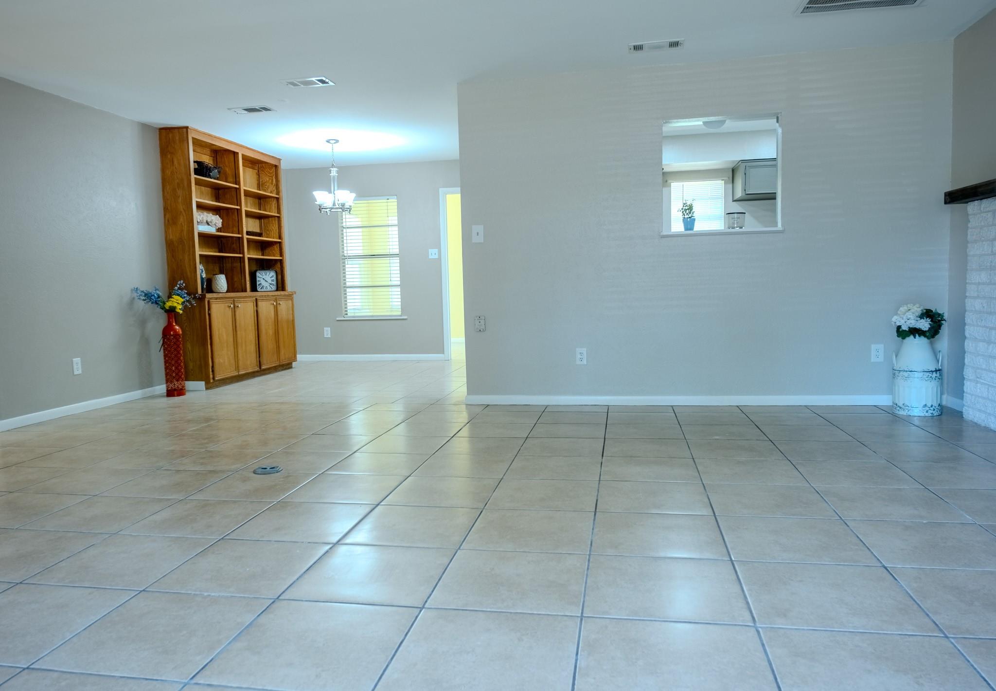 210 LOESCH Dr, Elgin, TX 78621