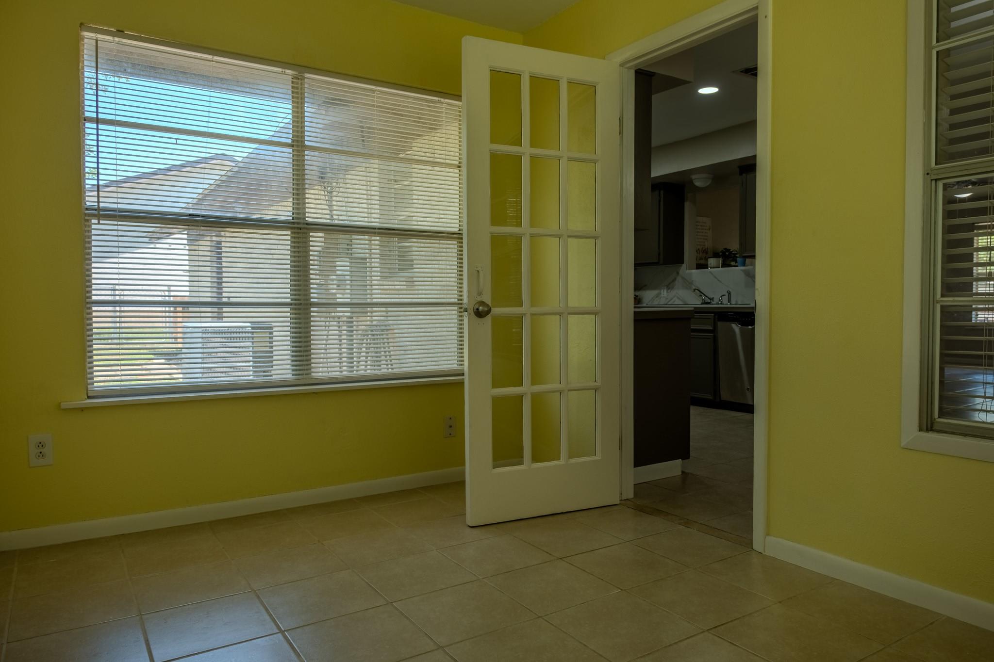 210 LOESCH Dr, Elgin, TX 78621