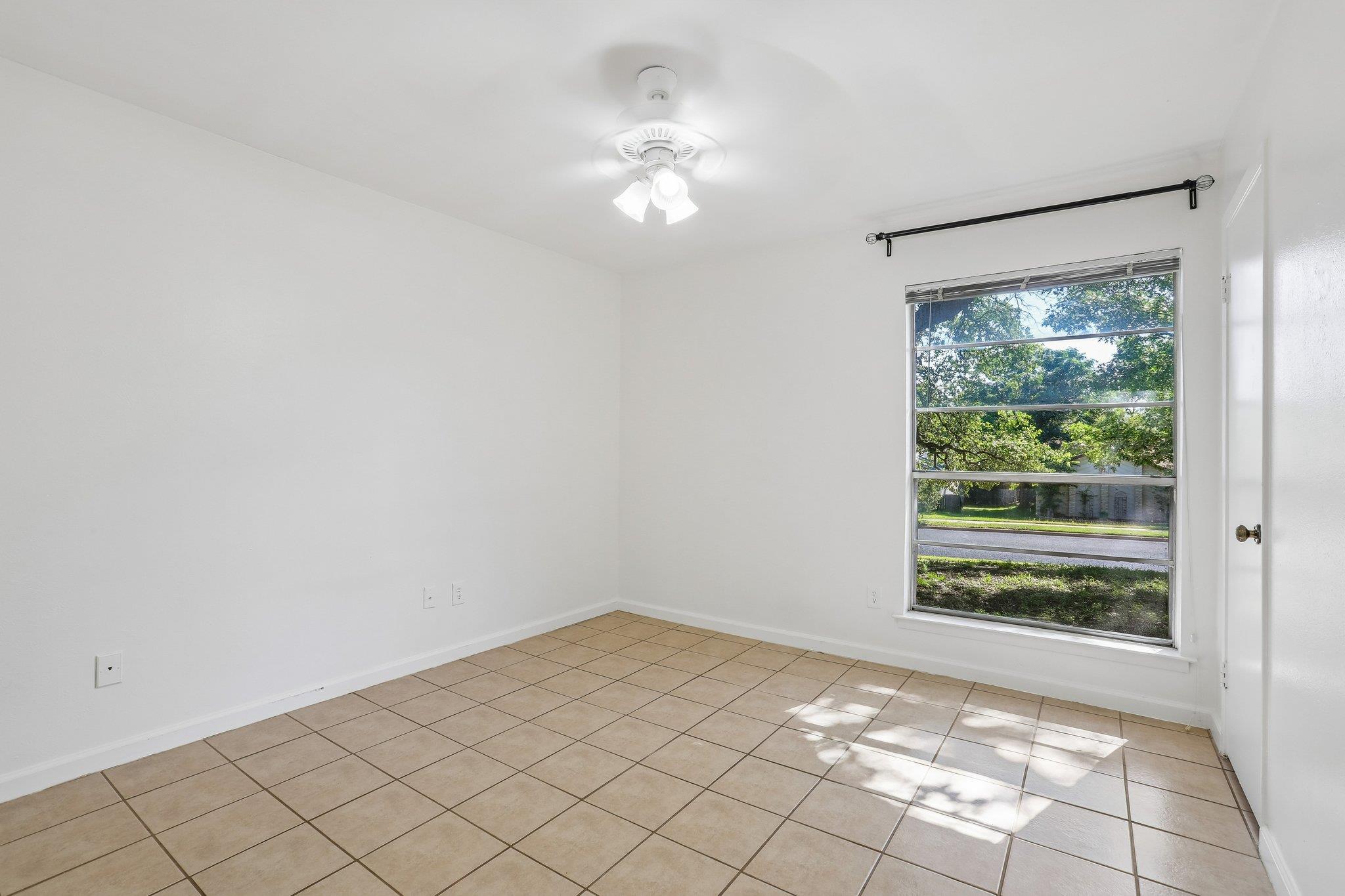 804 Spring Tree St, Round Rock, TX 78681
