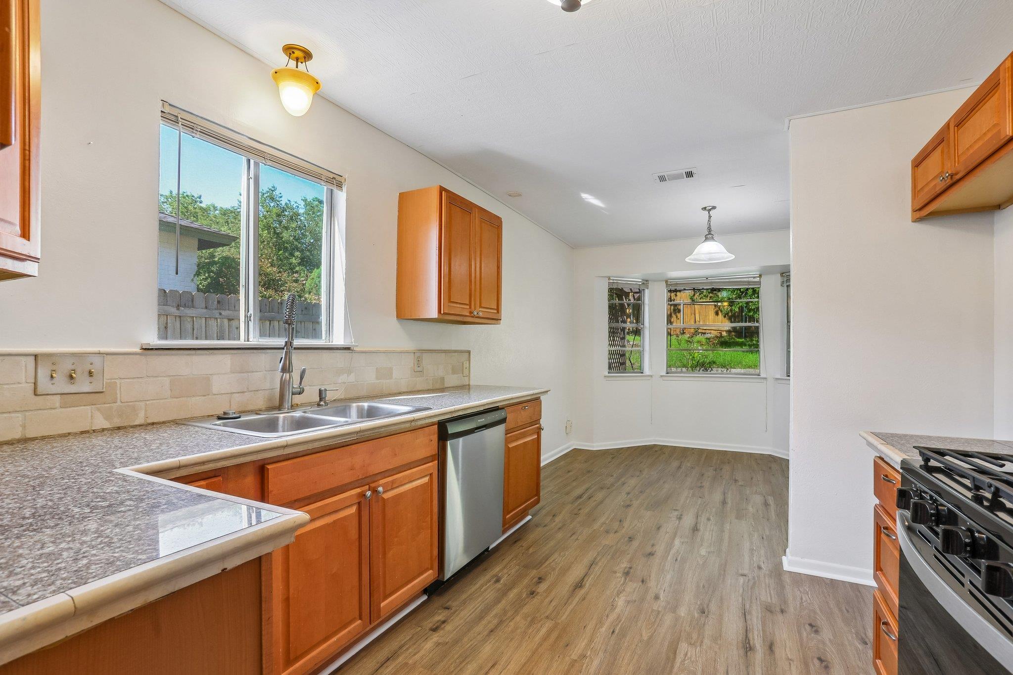 804 Spring Tree St, Round Rock, TX 78681