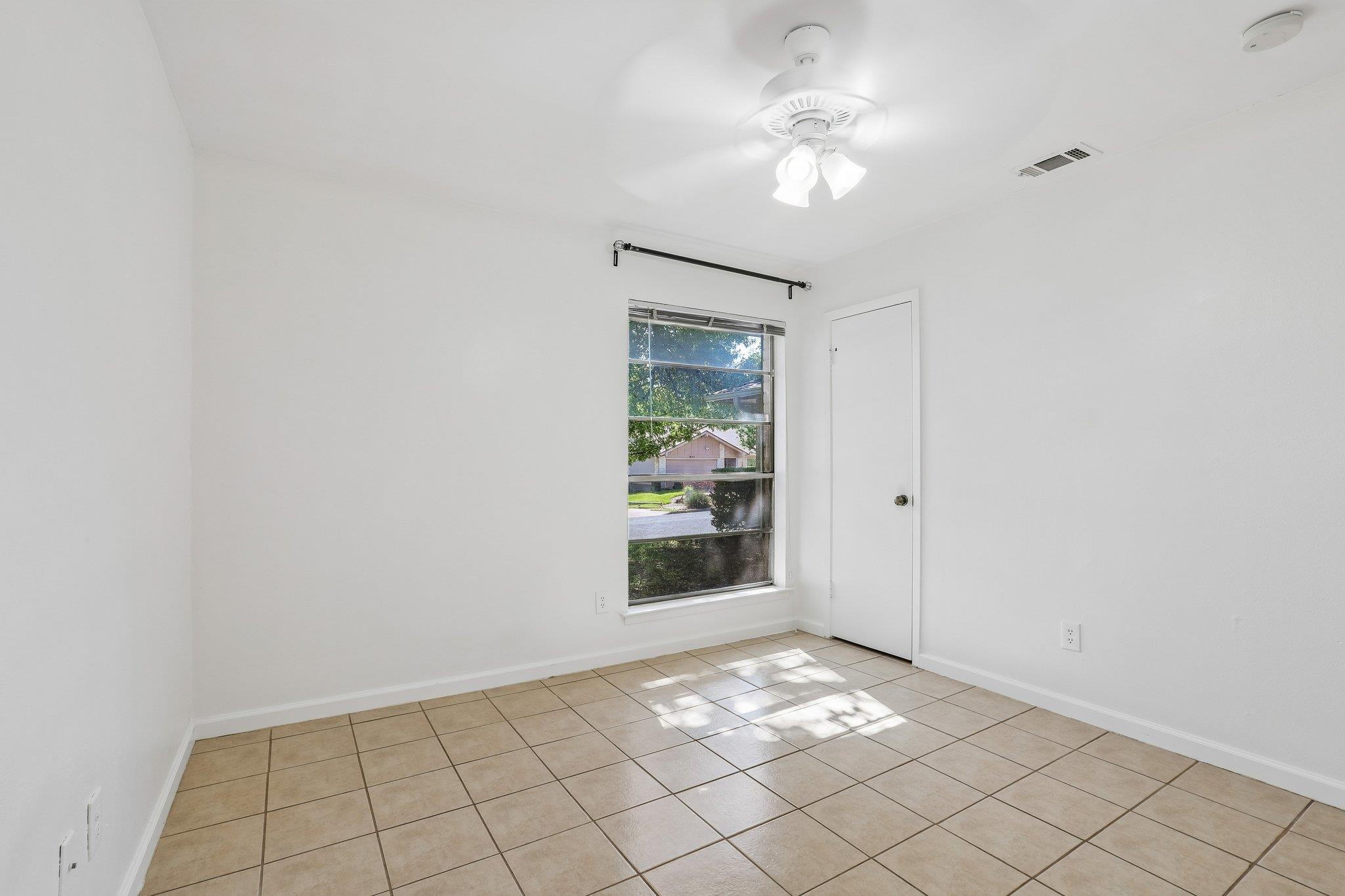 804 Spring Tree St, Round Rock, TX 78681