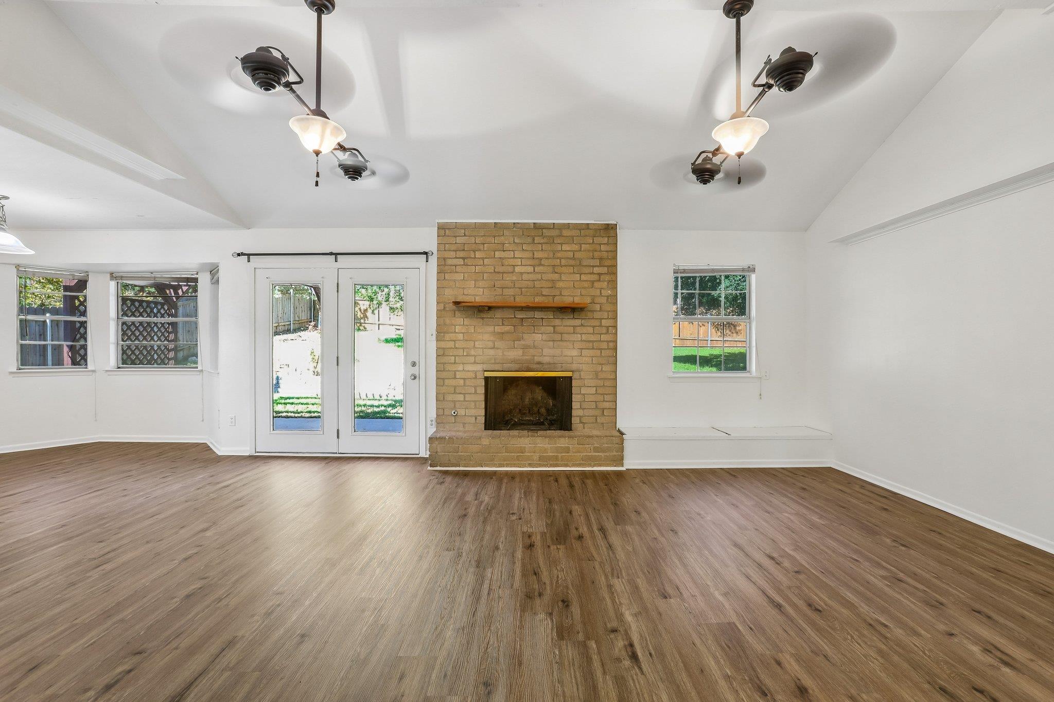 804 Spring Tree St, Round Rock, TX 78681