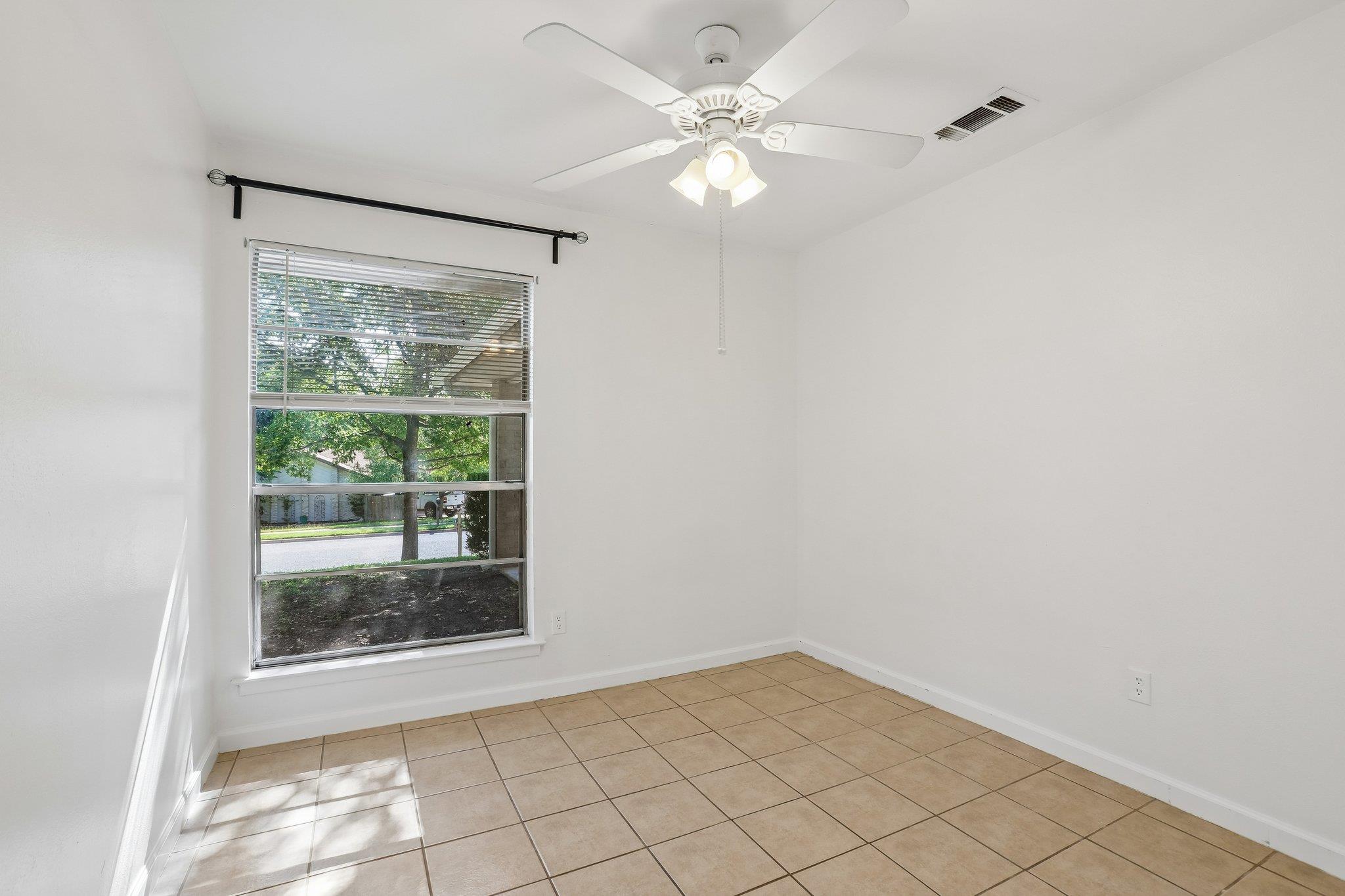804 Spring Tree St, Round Rock, TX 78681