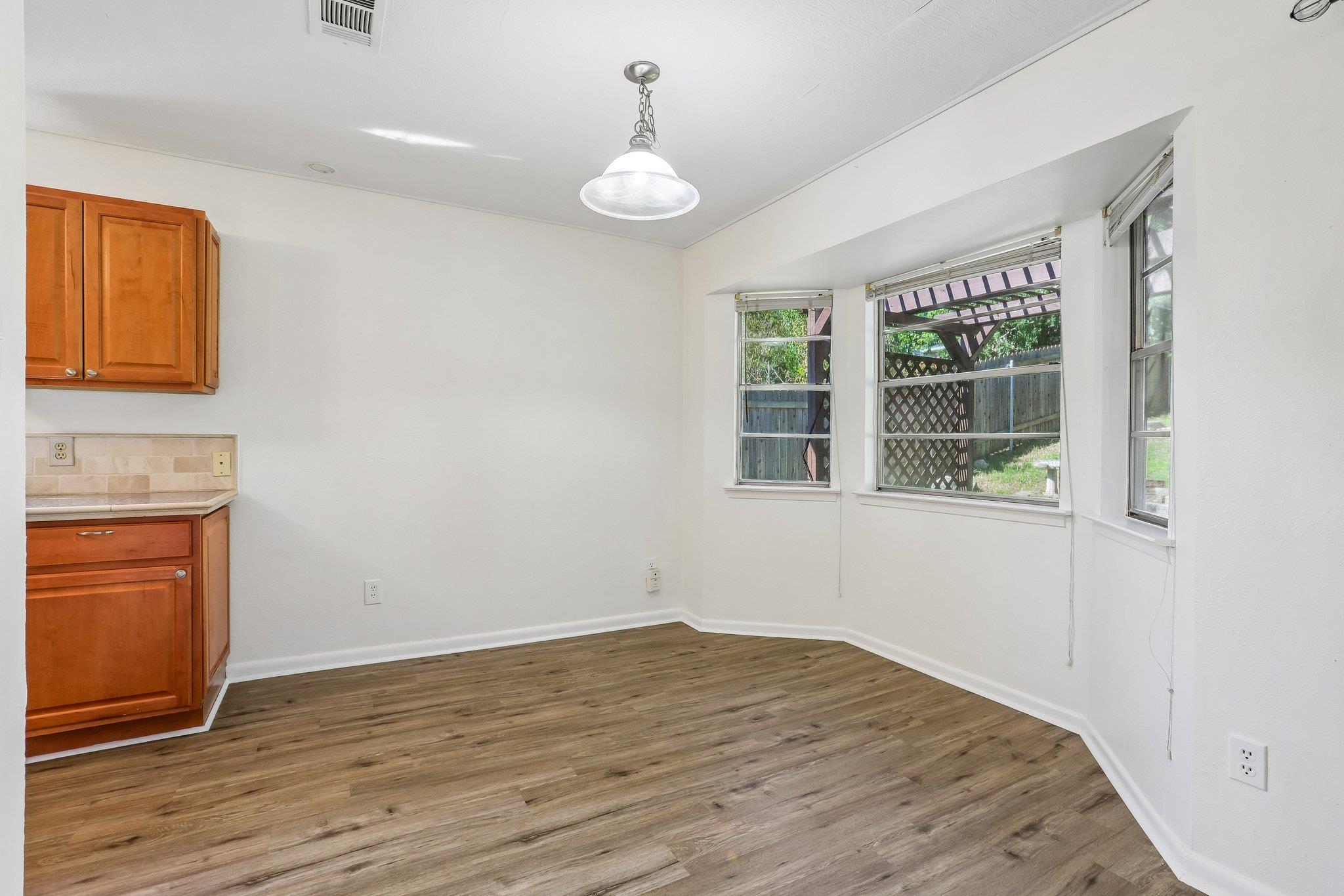 804 Spring Tree St, Round Rock, TX 78681