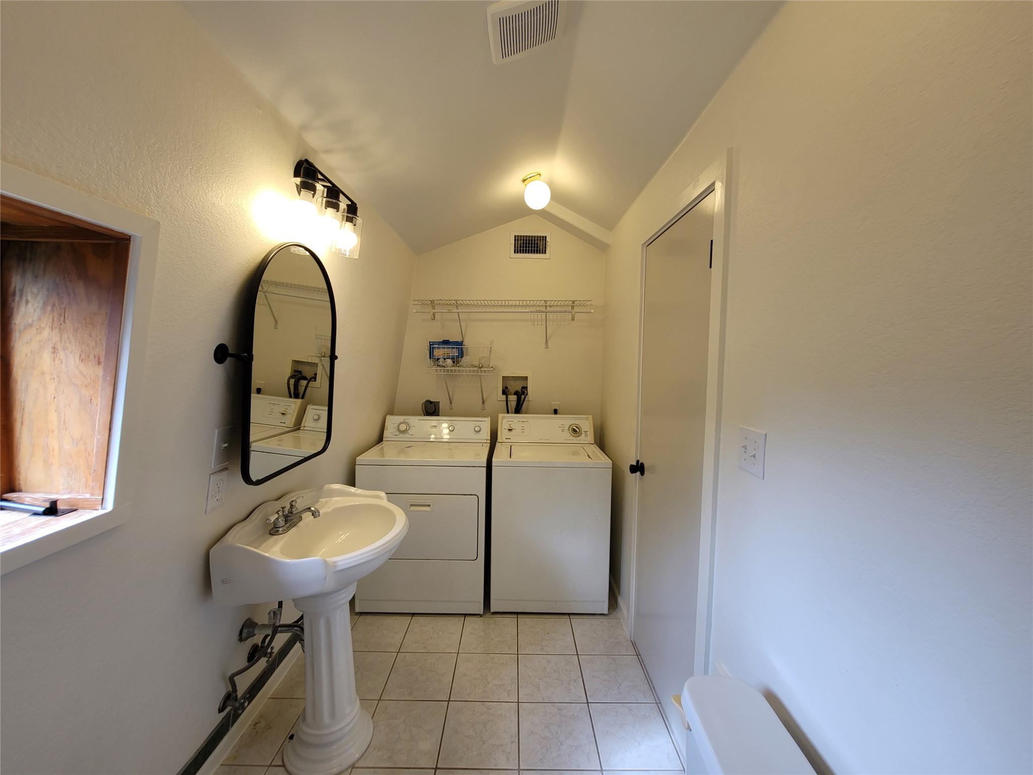 281 Earl Callahan Rd # A, Cedar Creek, TX 78612