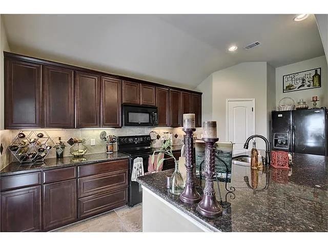 1008 Blackman Ct, Hutto, TX 78634