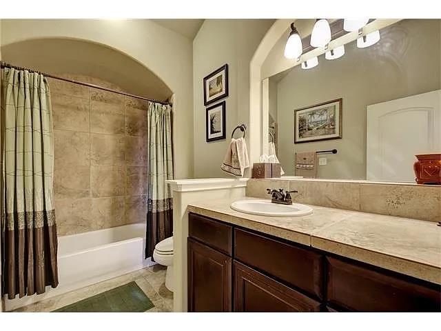 1008 Blackman Ct, Hutto, TX 78634