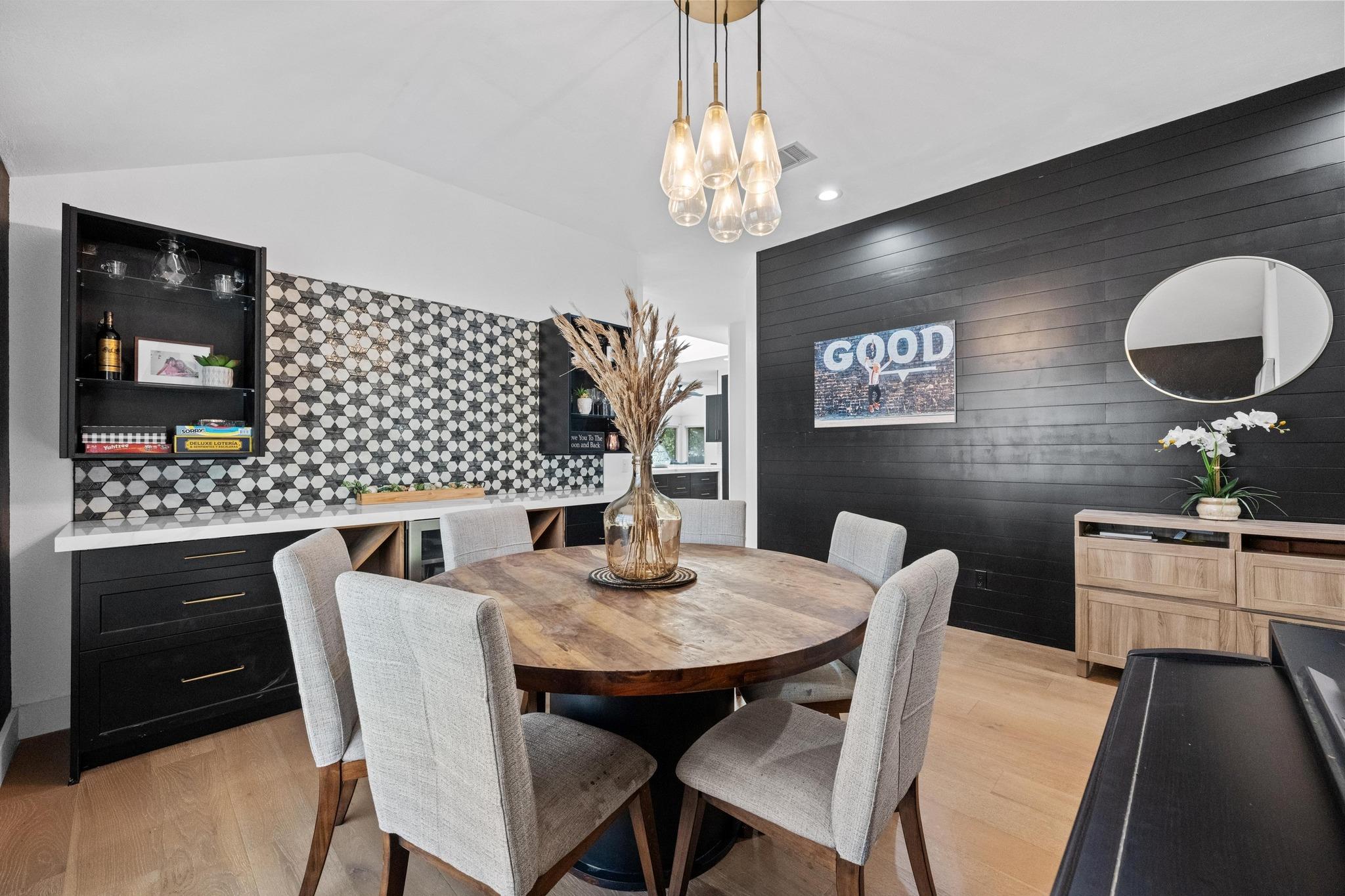 6435 Old Harbor Ln, Austin, TX 78739