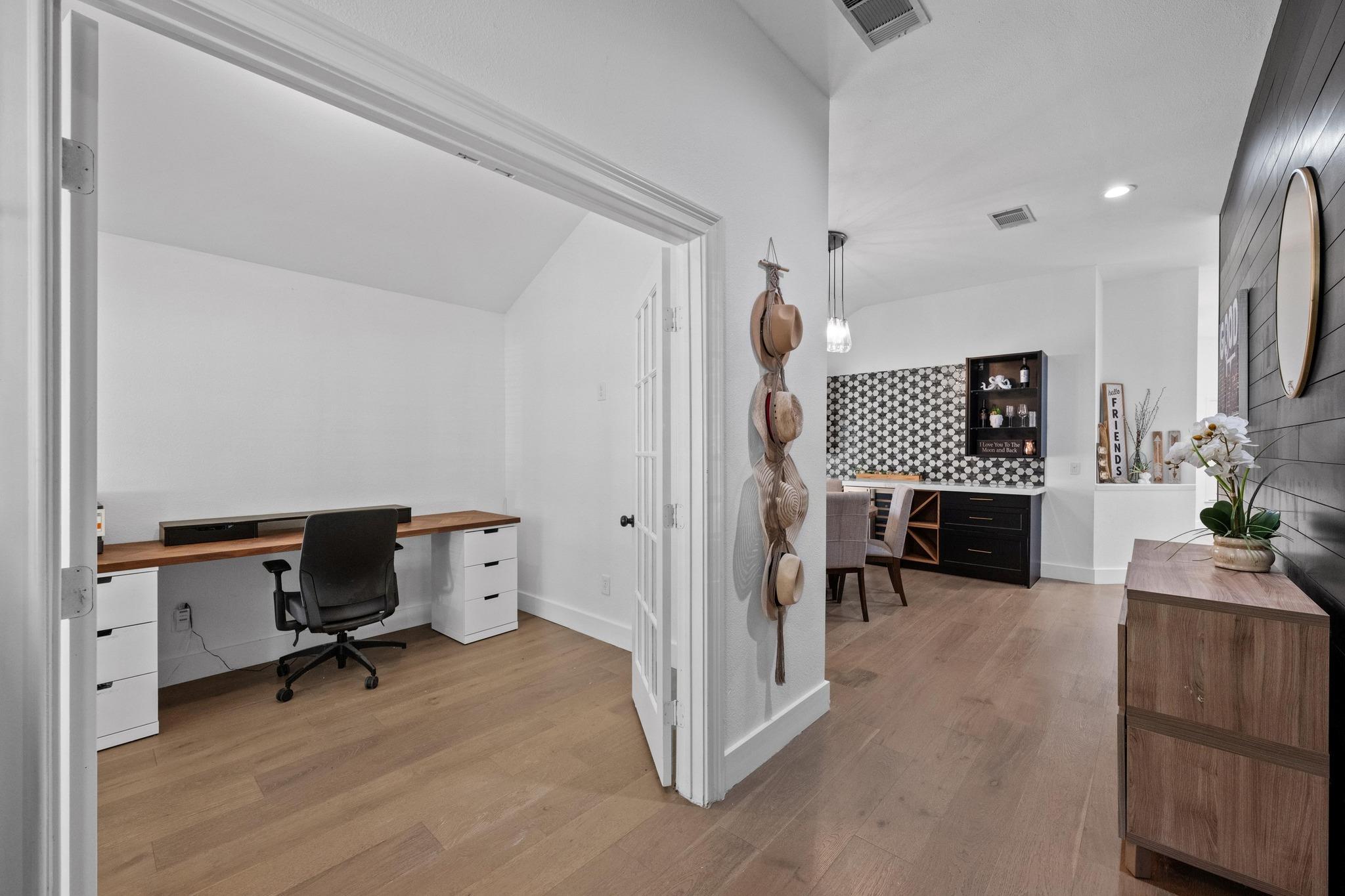 6435 Old Harbor Ln, Austin, TX 78739