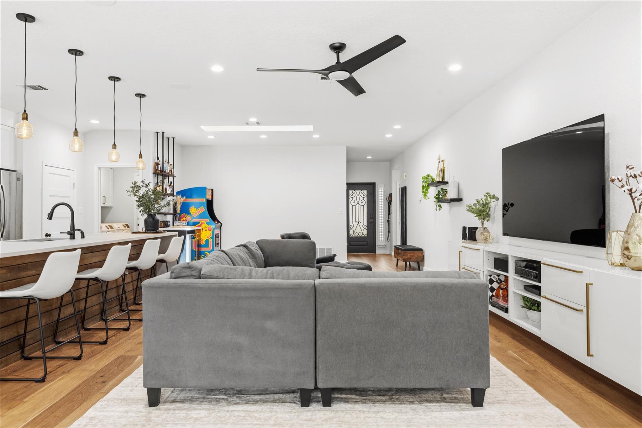 6921 Beatty Dr, Austin, TX 78749