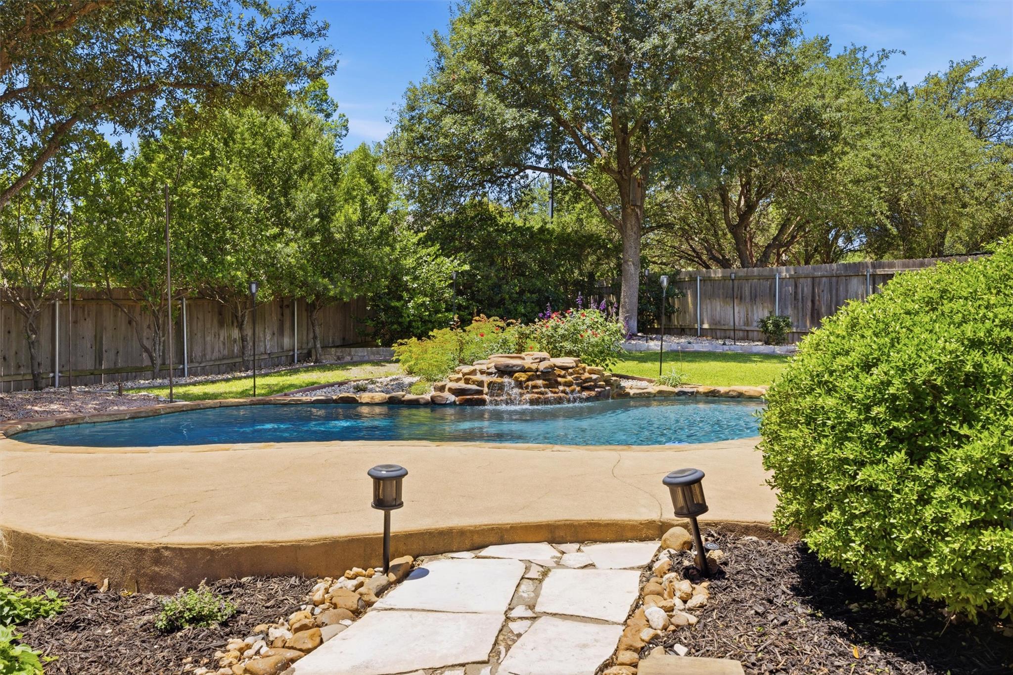 6921 Beatty Dr, Austin, TX 78749