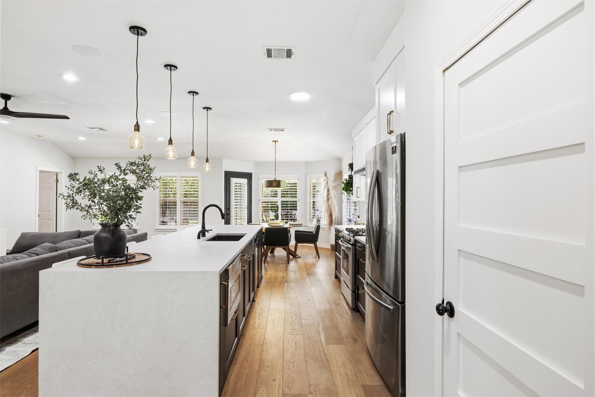 6921 Beatty Dr, Austin, TX 78749
