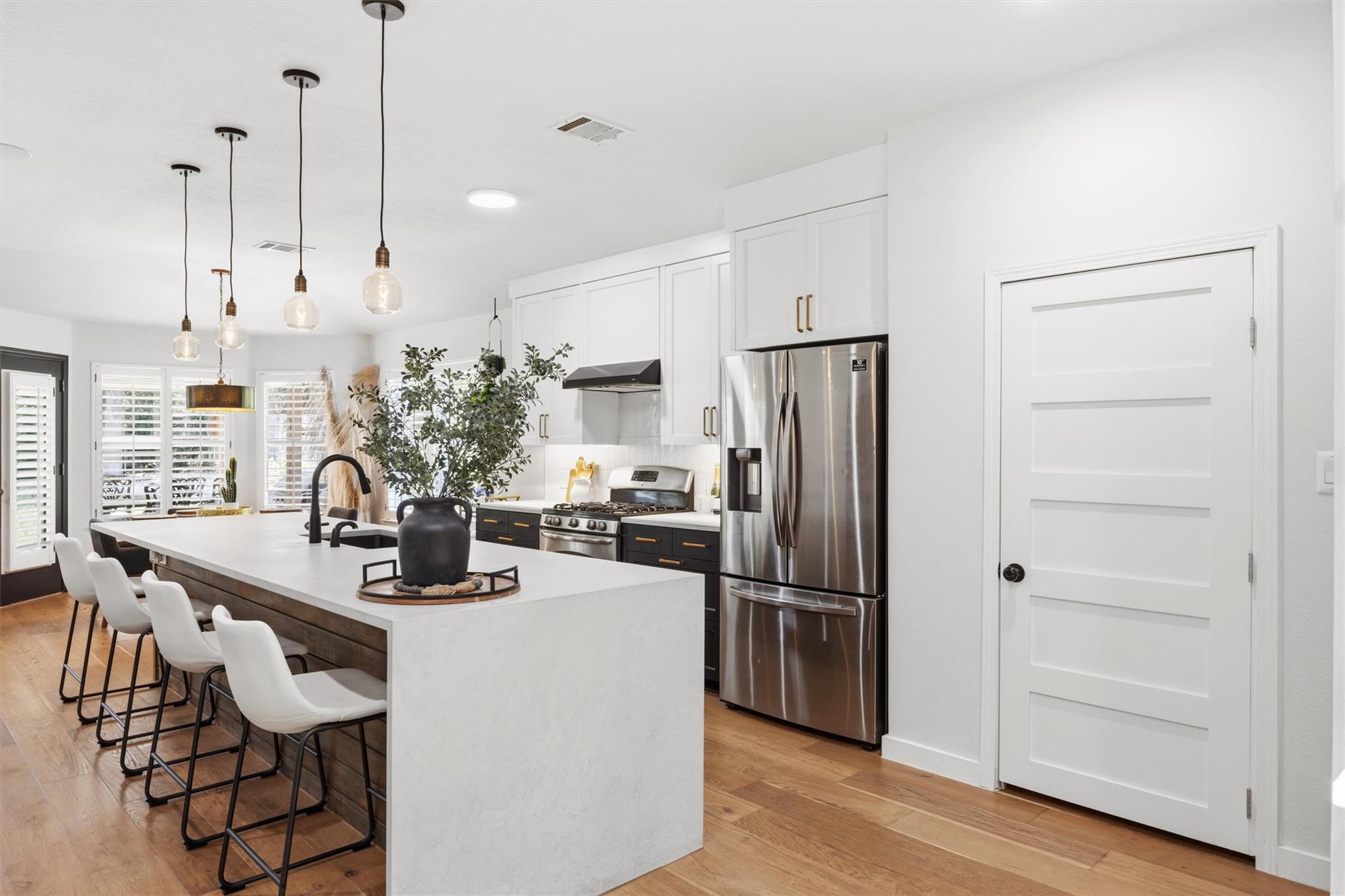 6921 Beatty Dr, Austin, TX 78749