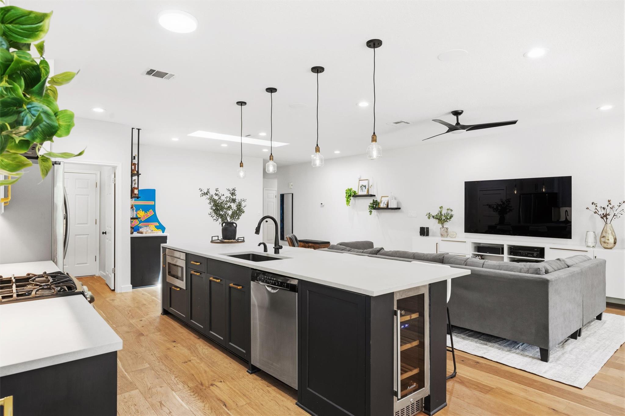 6921 Beatty Dr, Austin, TX 78749