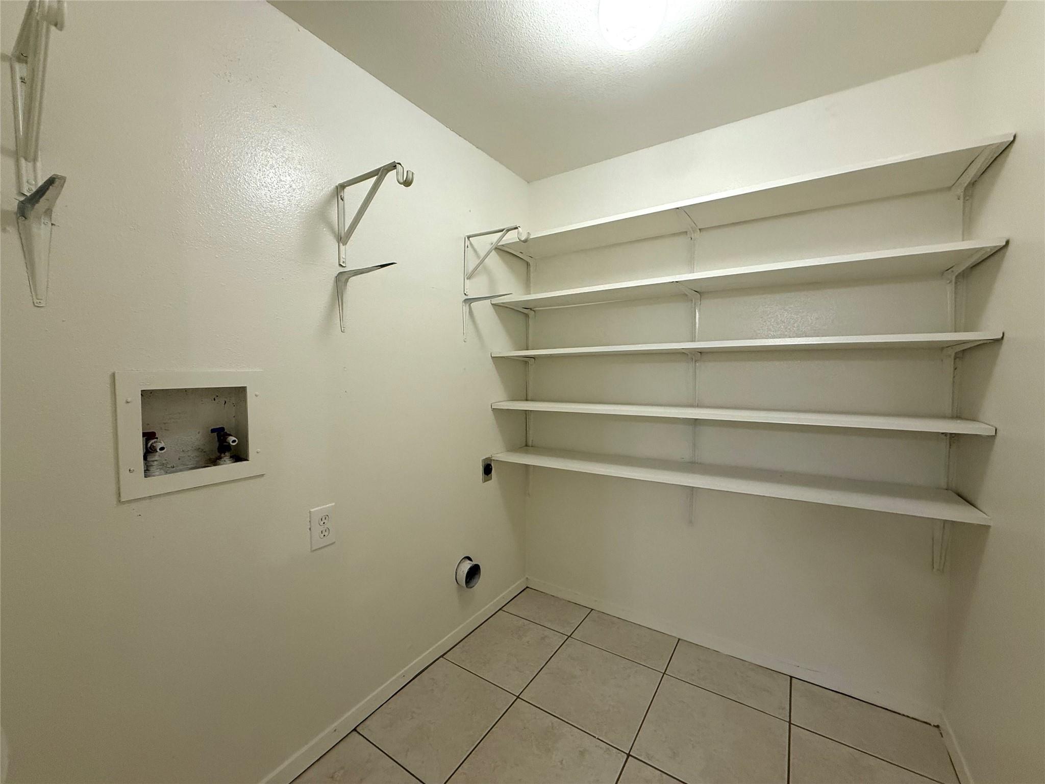 900 W Village Ln, Austin, TX 78758